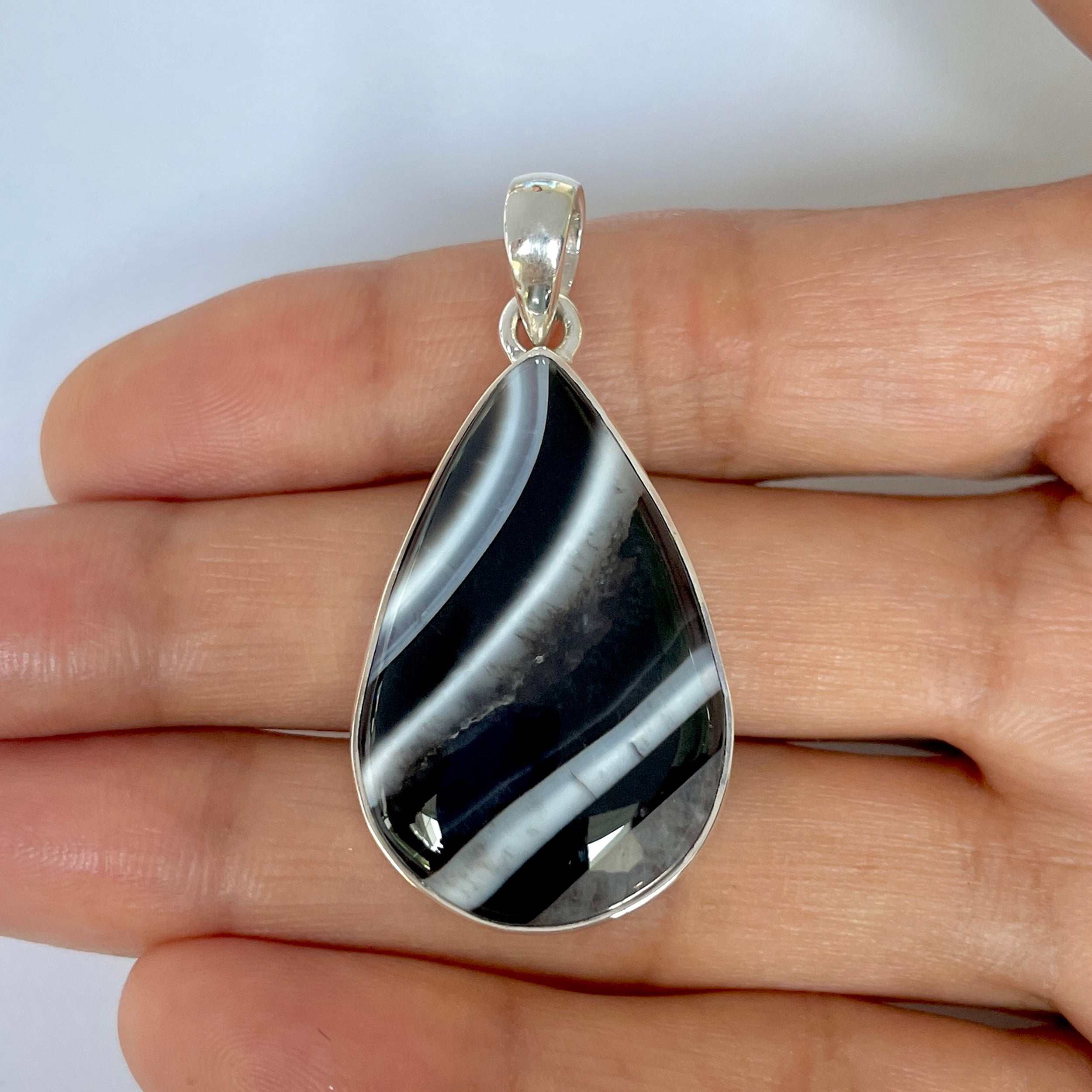 Banded Agate Pendant-(BAG-1-40)