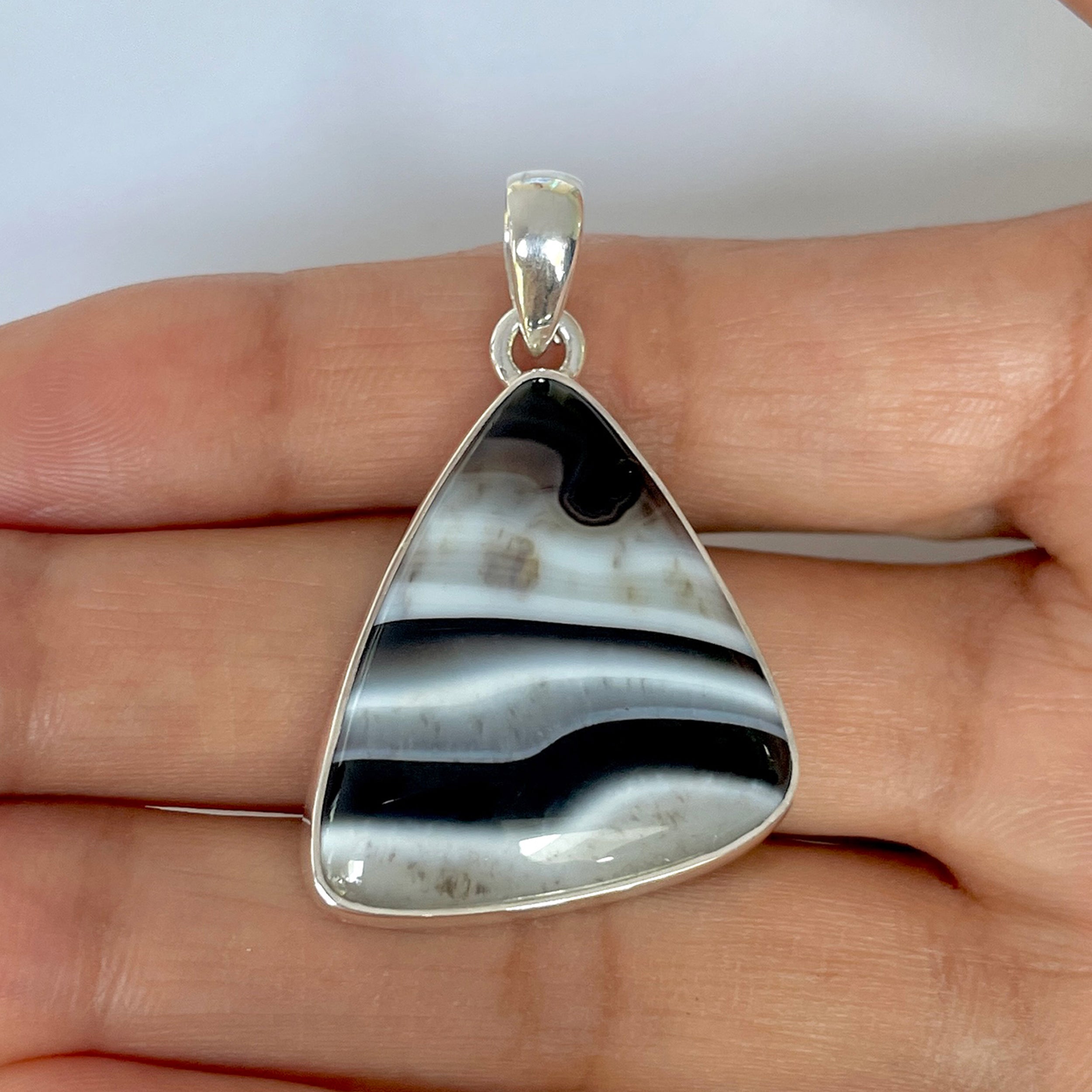 Banded Agate Pendant-(BAG-1-41)