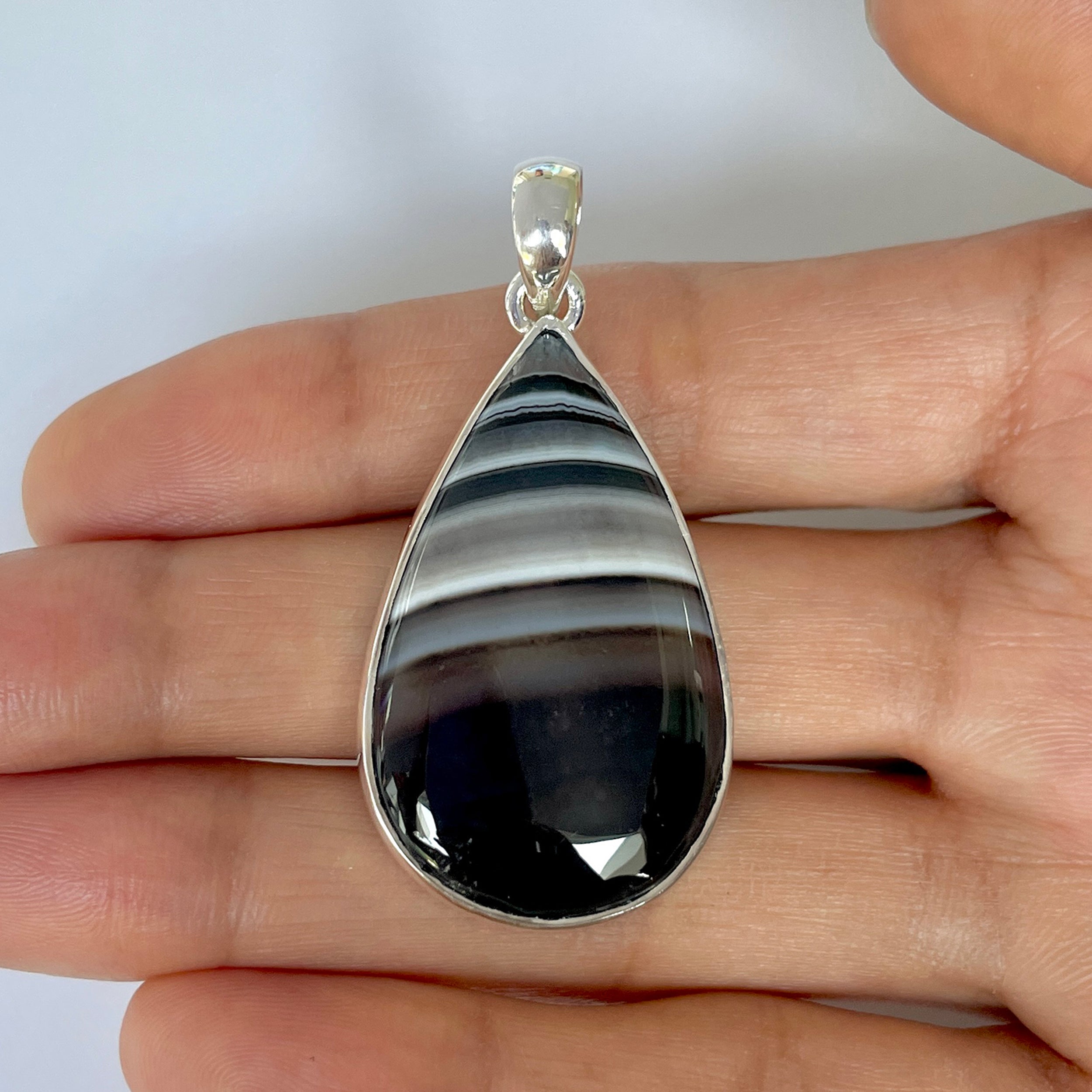 Banded Agate Pendant-(BAG-1-42)