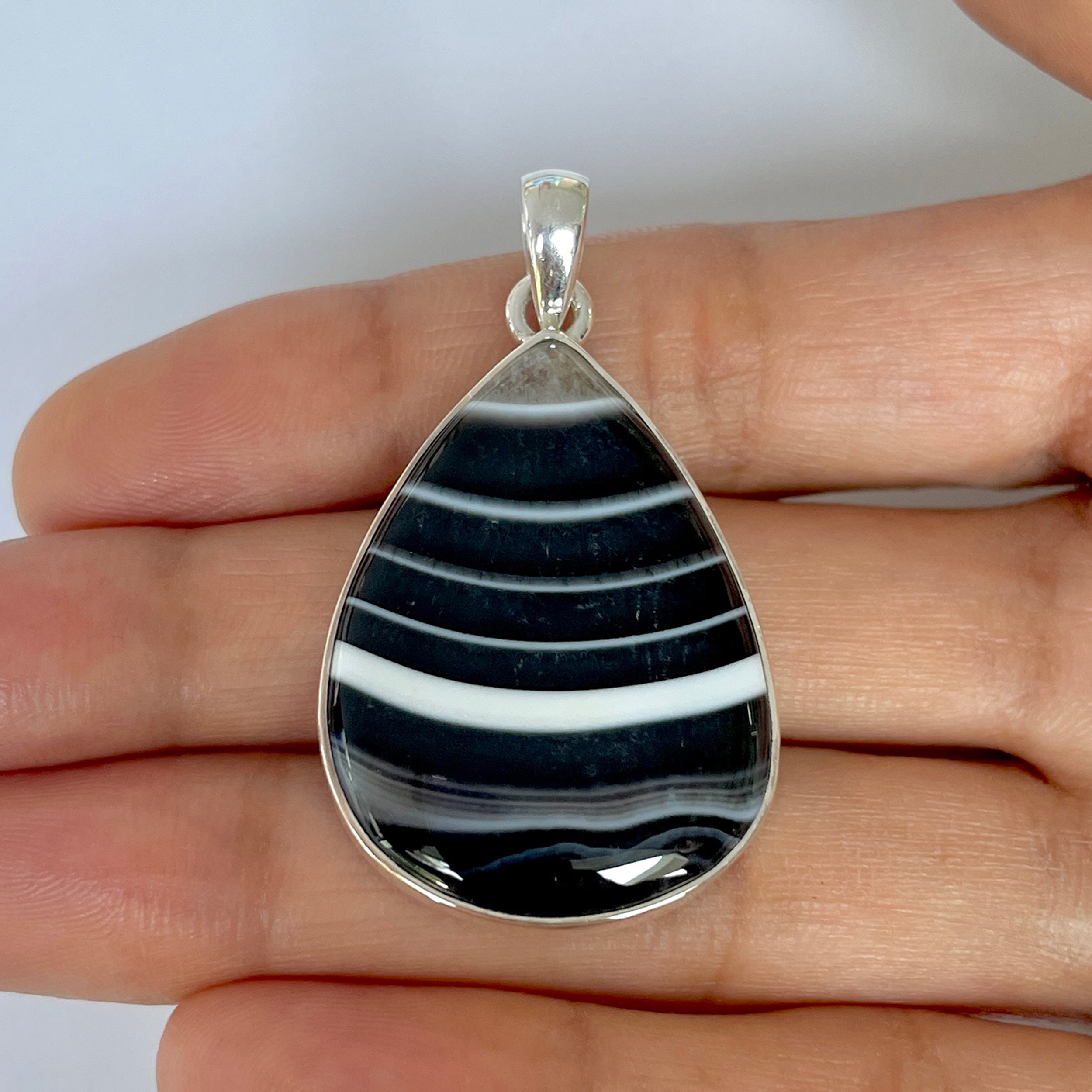 Banded Agate Pendant-(BAG-1-43)