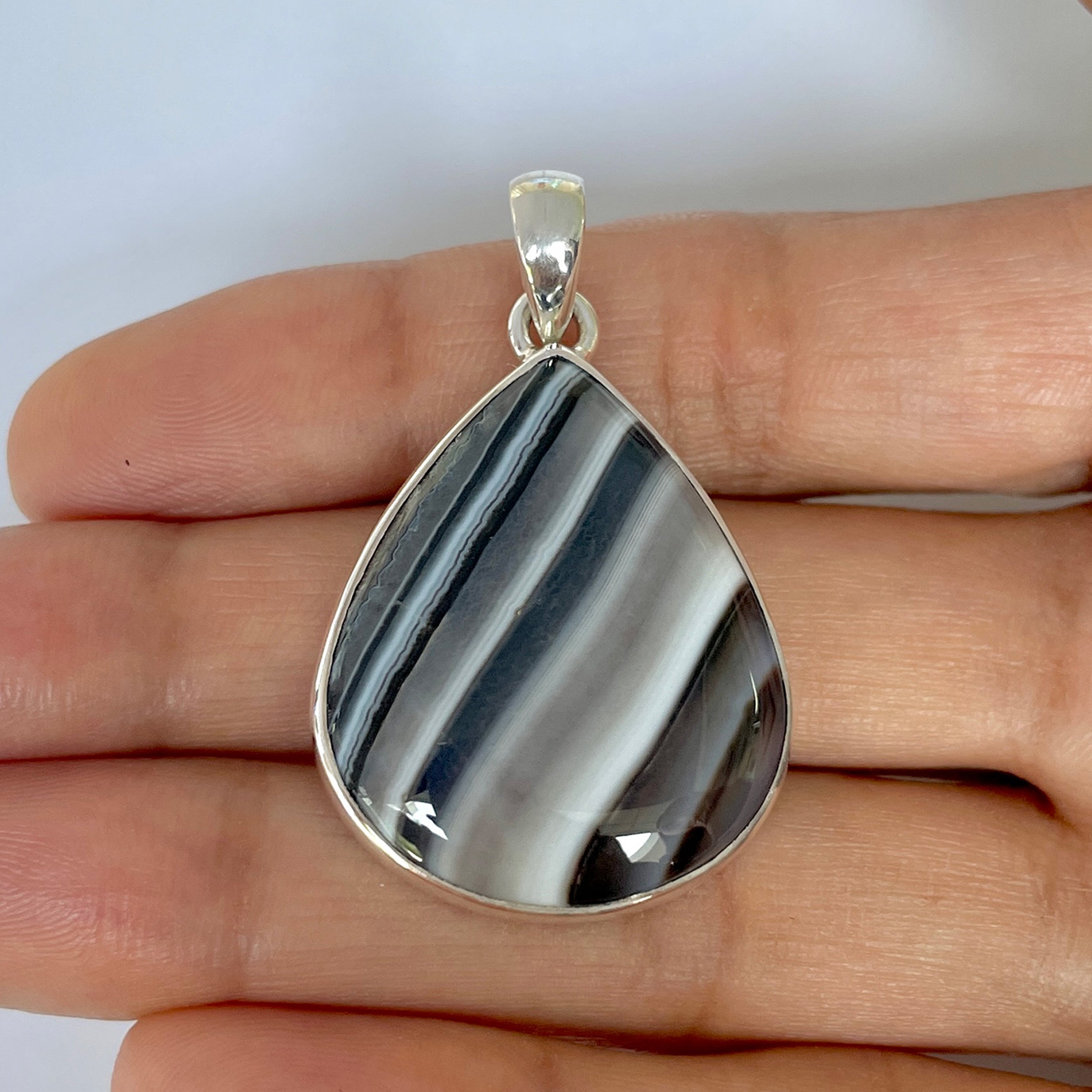 Banded Agate Pendant-(BAG-1-45)