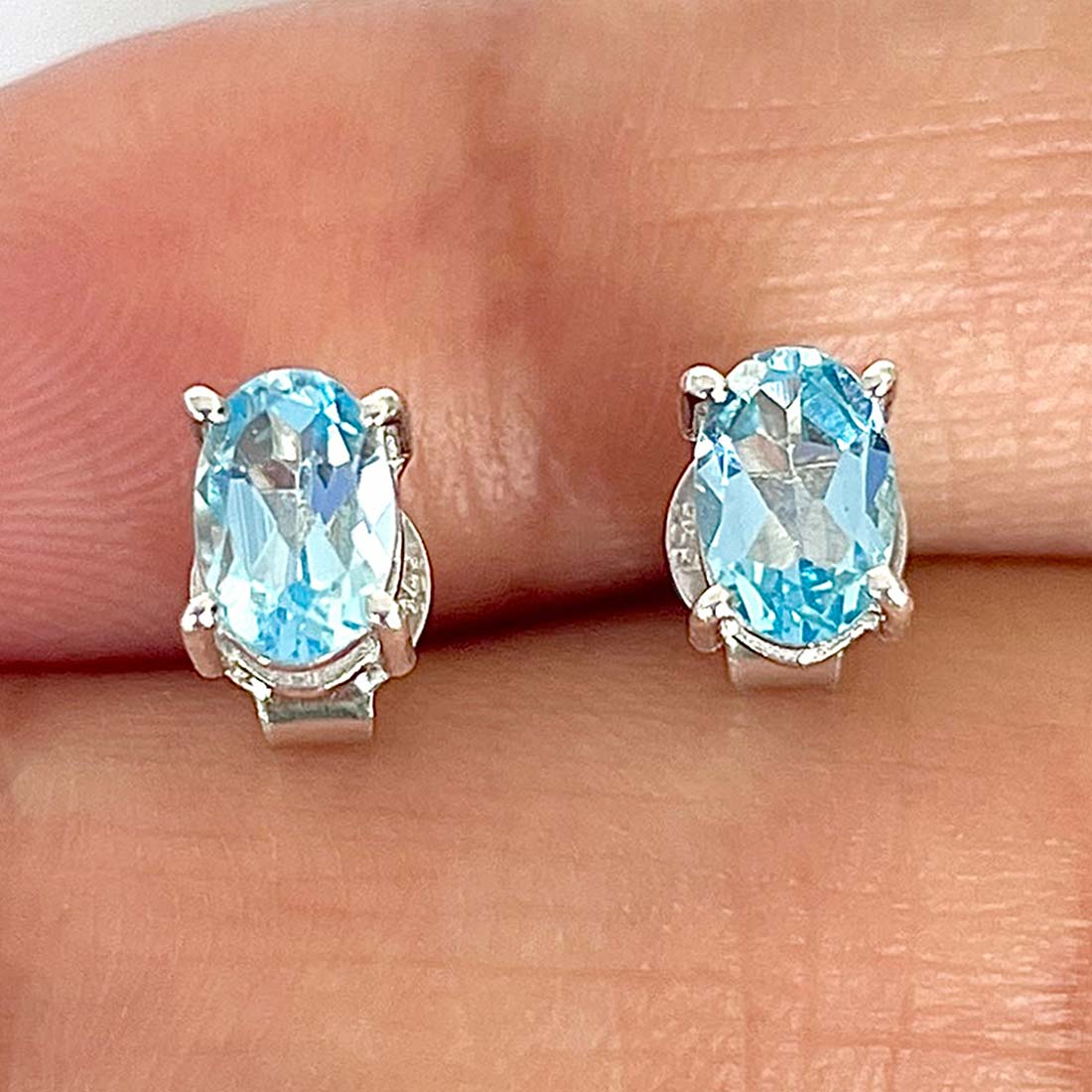 Blue Topaz Stud Earring-(BTZ-RDE-1154)
