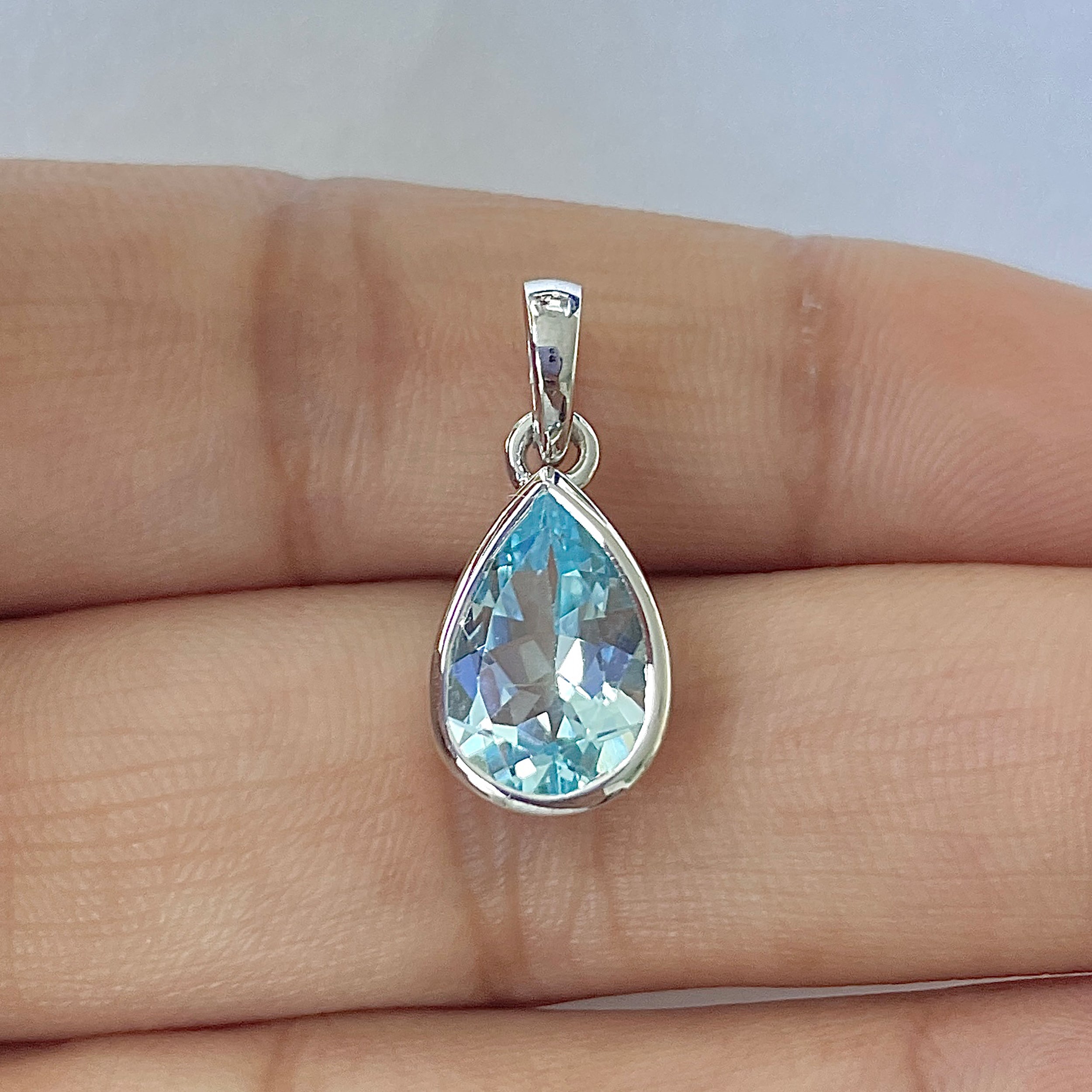 Blue Topaz Pendant-(BTZ-RDP-790)
