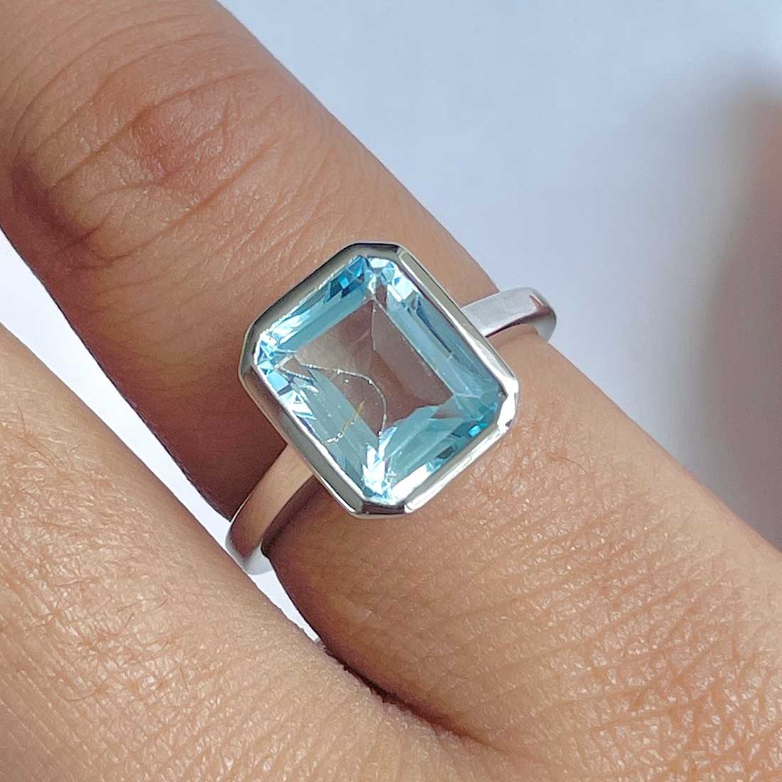 Blue Topaz Ring-(BTZ-RDR-1926.)