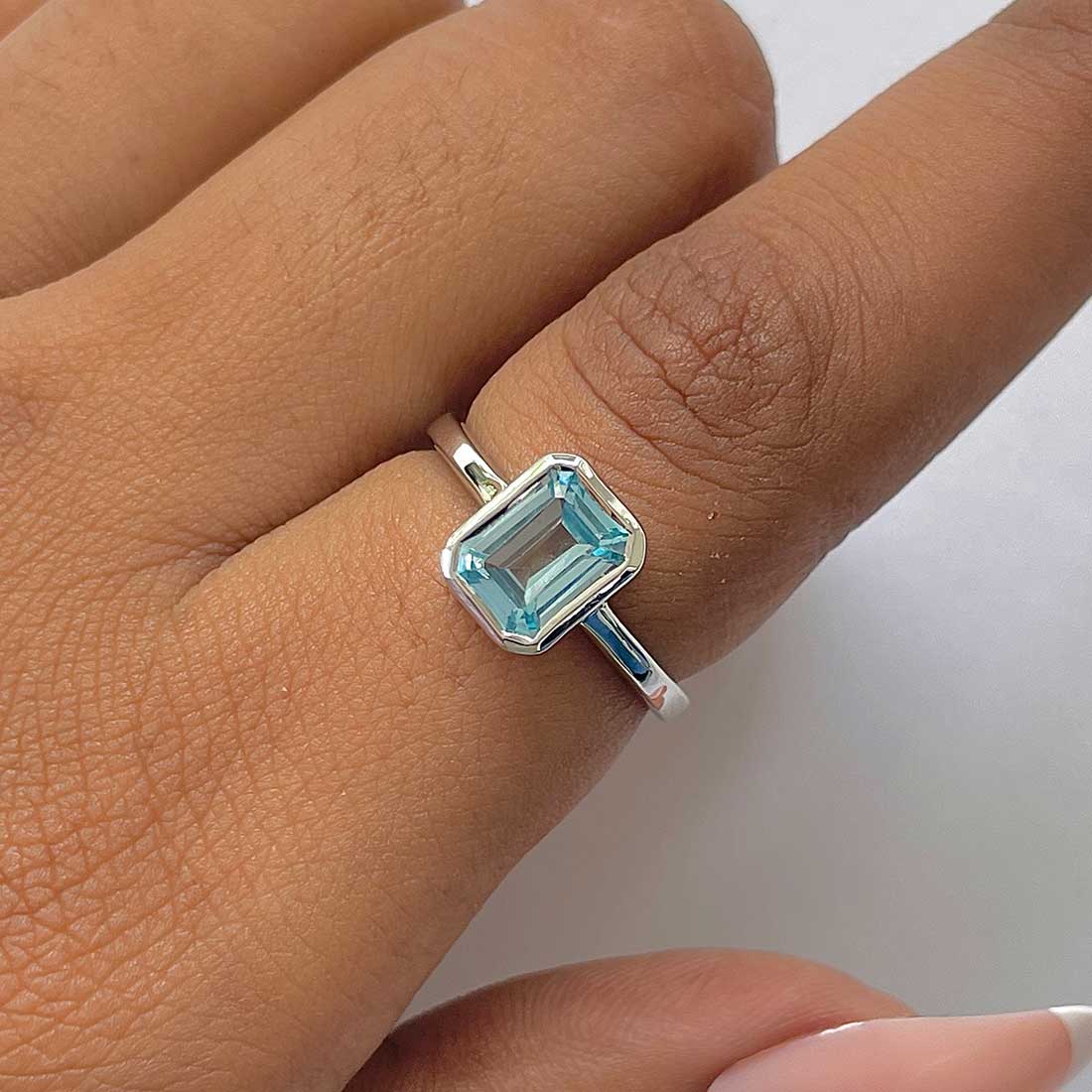 Blue Topaz Ring-(BTZ-RDR-246.)