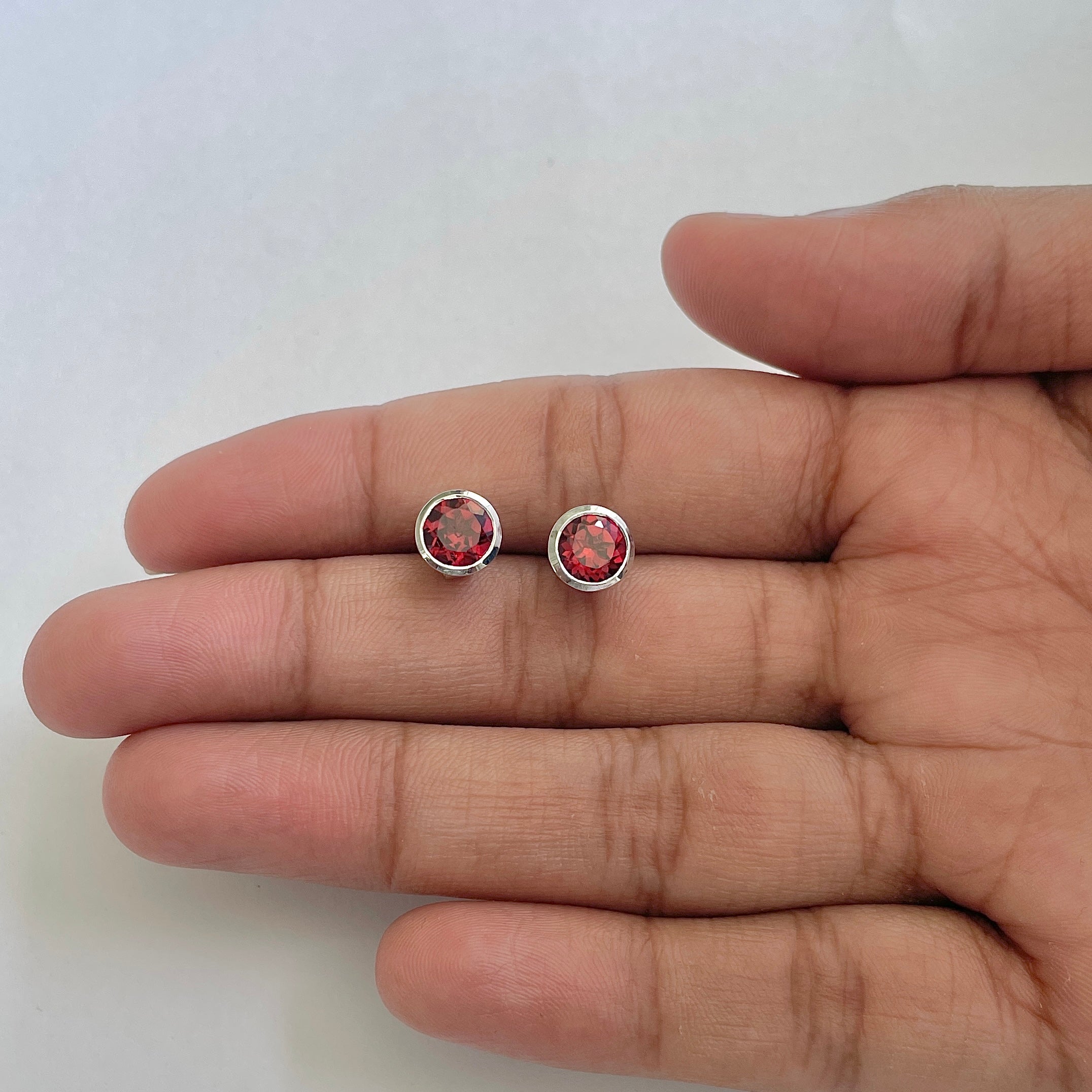 Garnet Stud Earring-(GAR-RDE-1426)