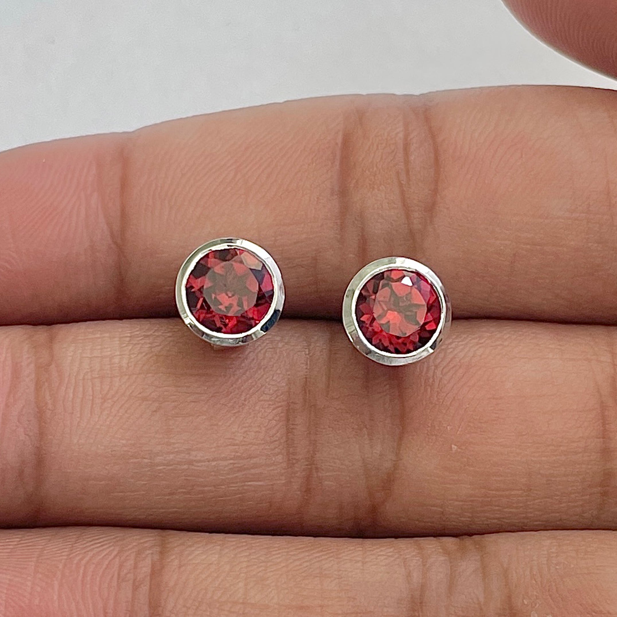 Garnet Stud Earring-(GAR-RDE-1426)