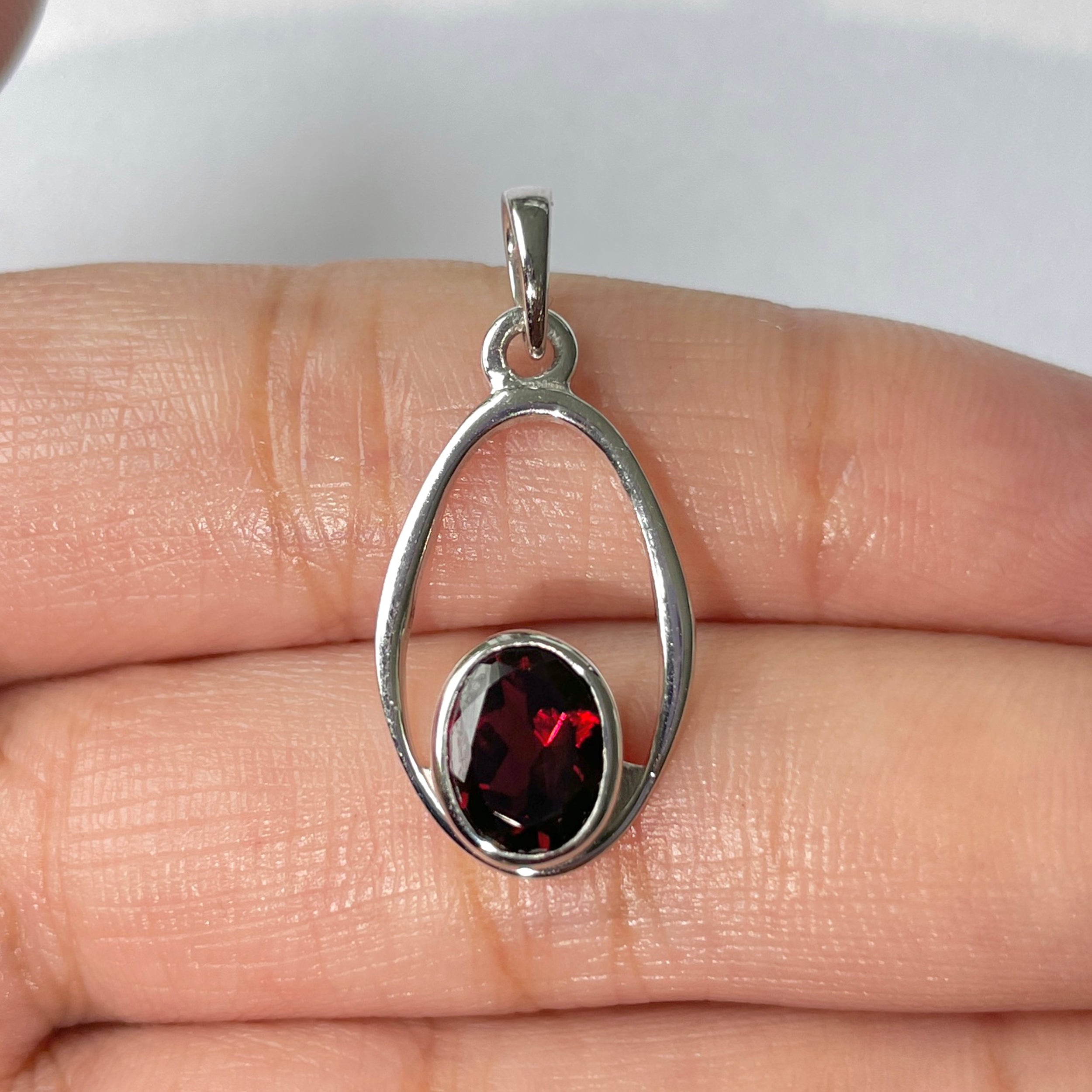 Garnet Pendant-(GAR-RDP-140)