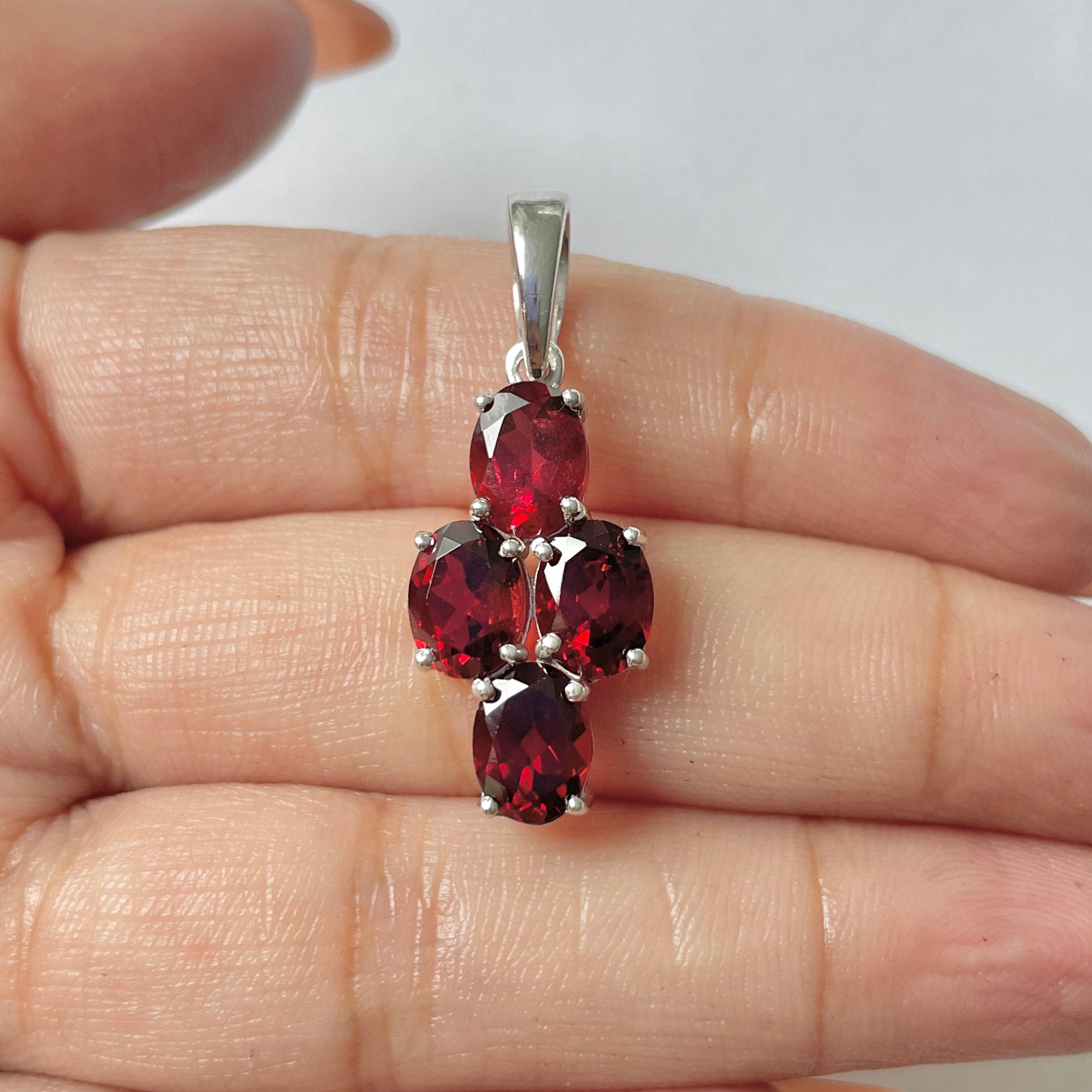 Garnet Pendant-(GAR-RDP-379)