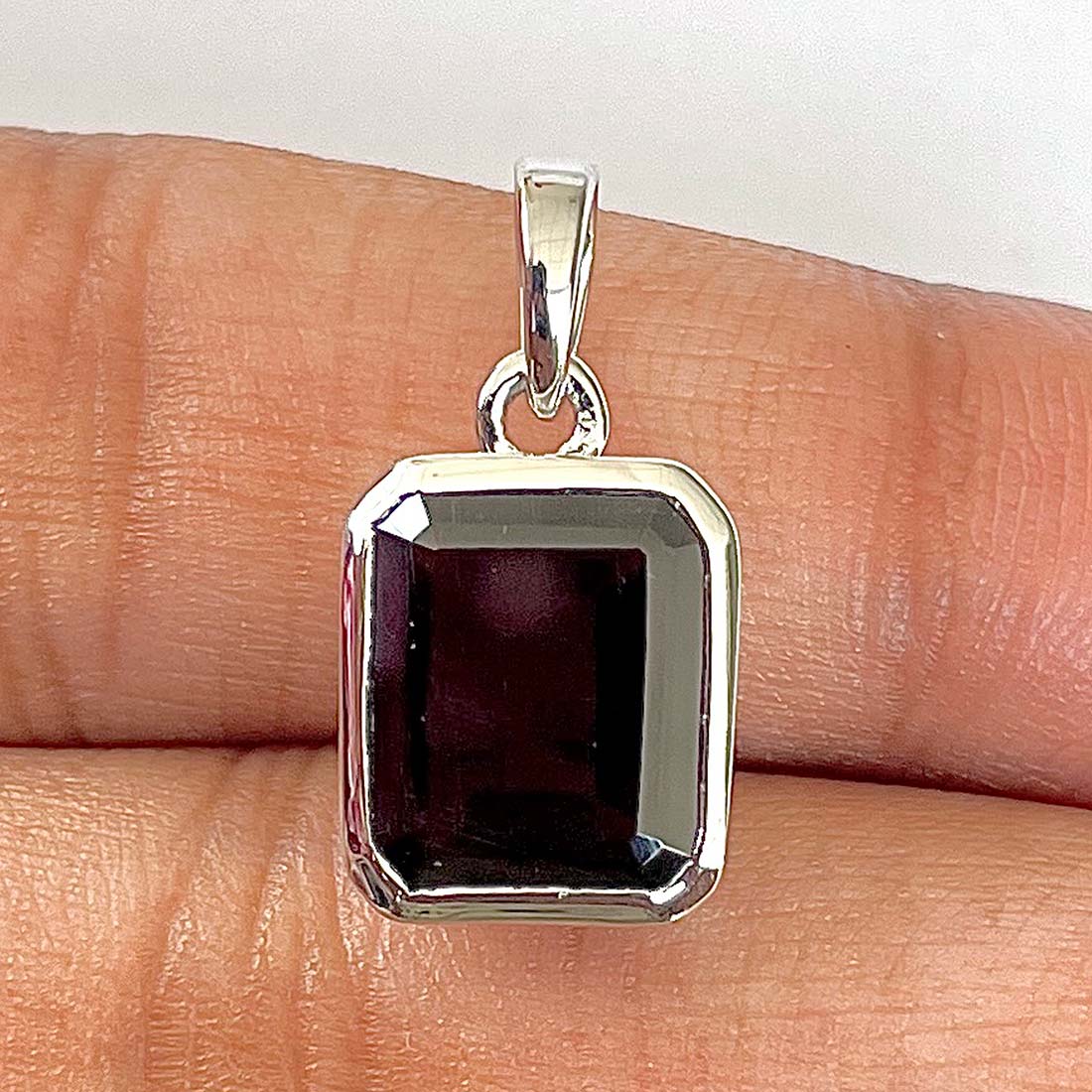 Garnet Pendant-(GAR-RDP-462)