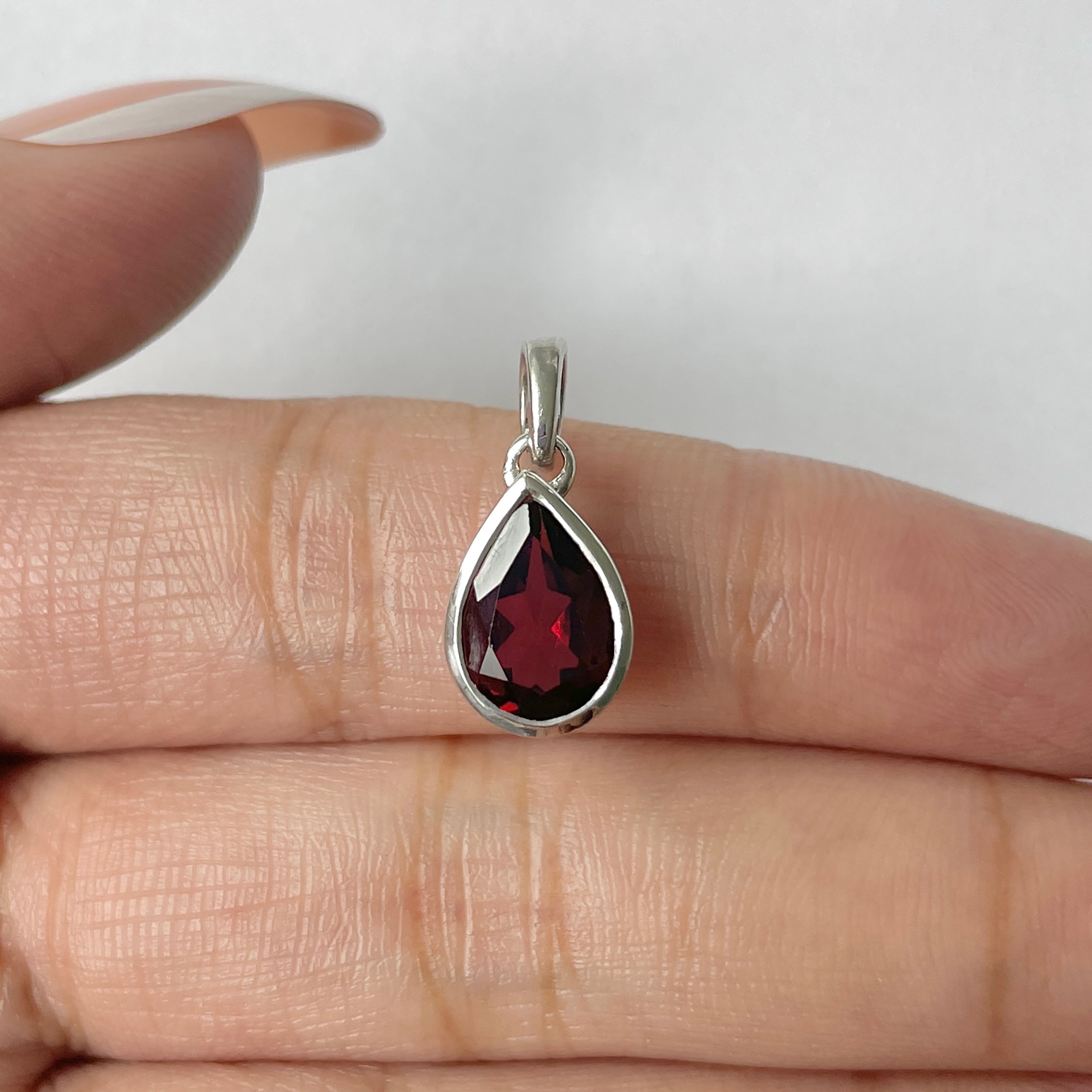 Garnet Pendant-(GAR-RDP-468)