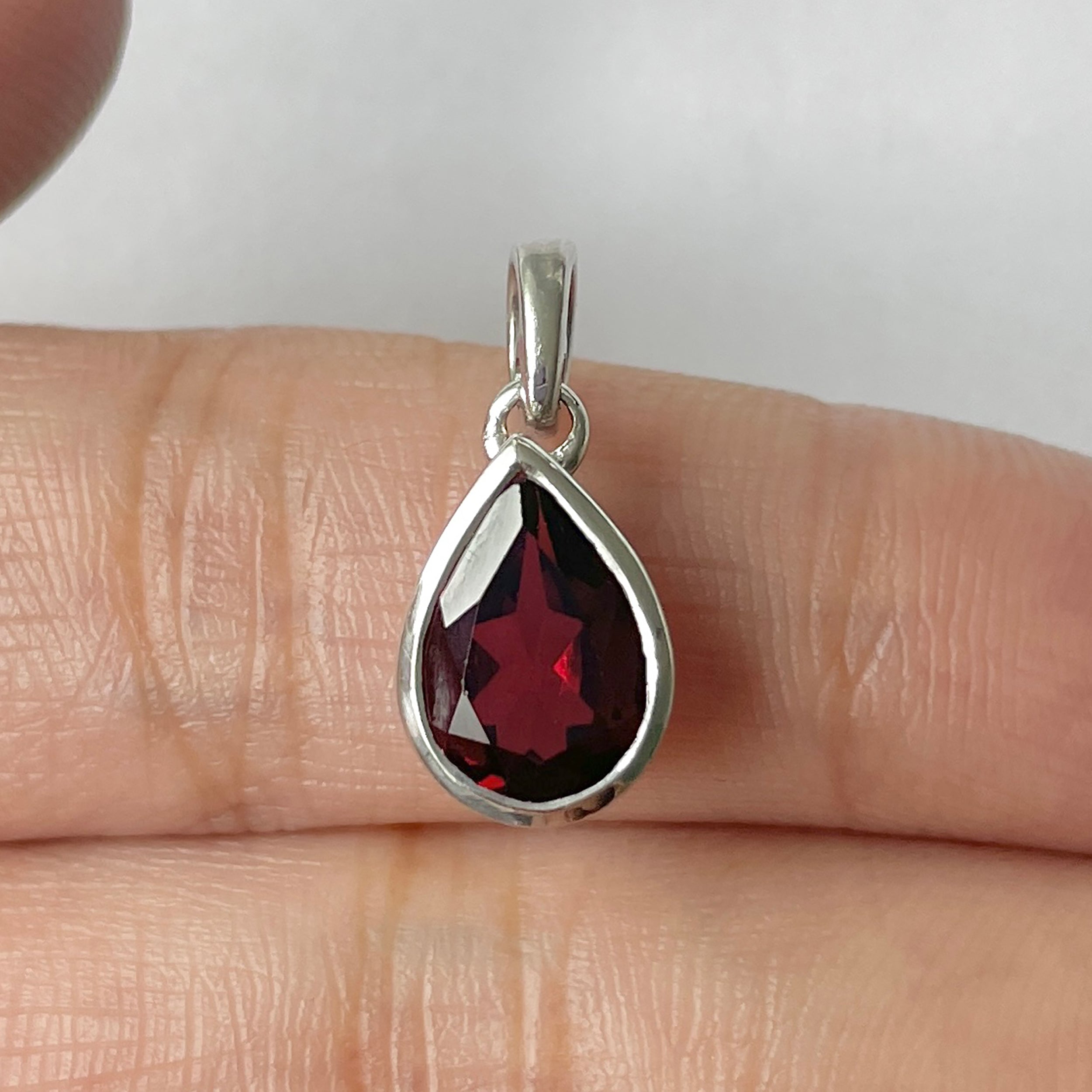 Garnet Pendant-(GAR-RDP-468)
