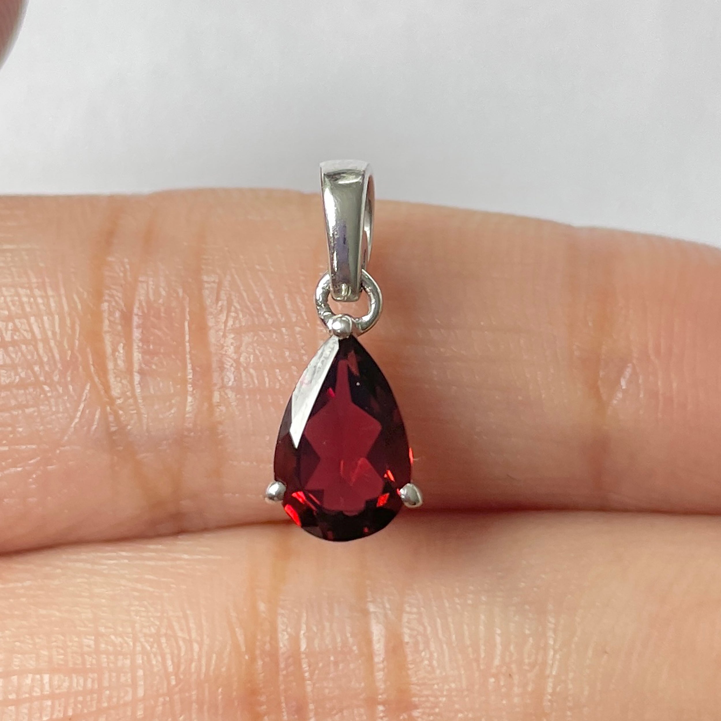 Garnet Pendant-(GAR-RDP-917)