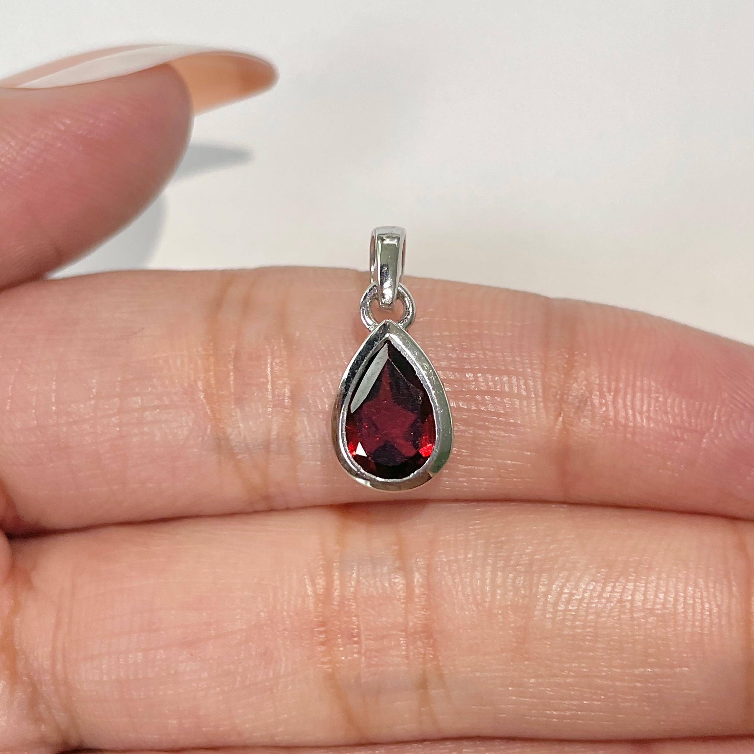 Garnet Pendant-(GAR-RDP-956)
