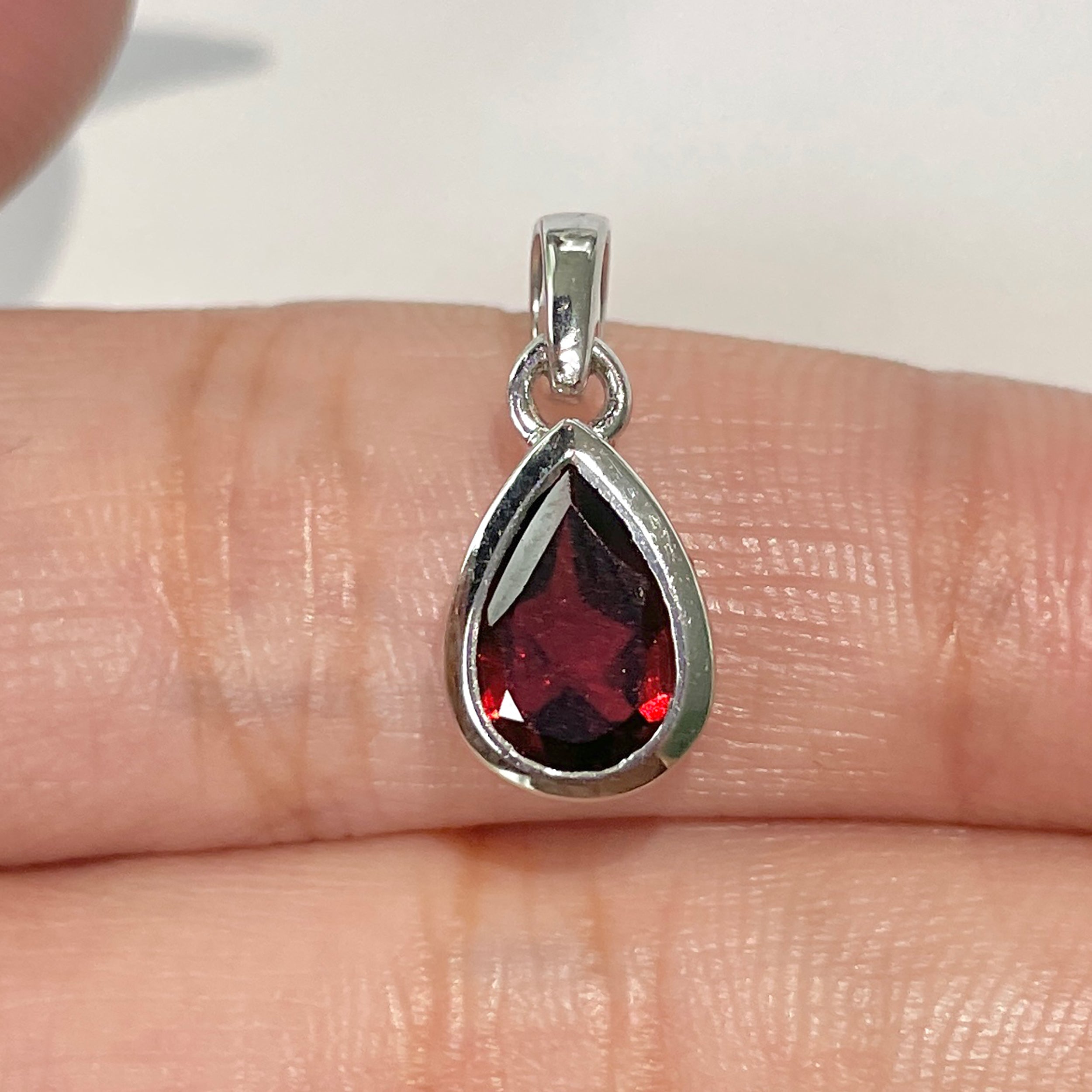 Garnet Pendant-(GAR-RDP-956)