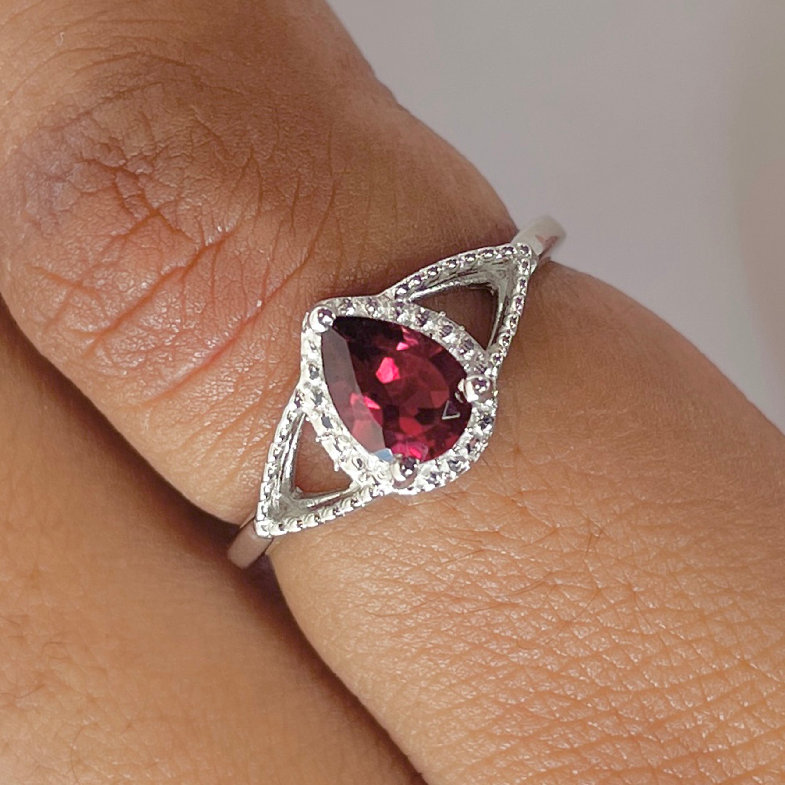 Garnet Ring-(GAR-RDR-11.)