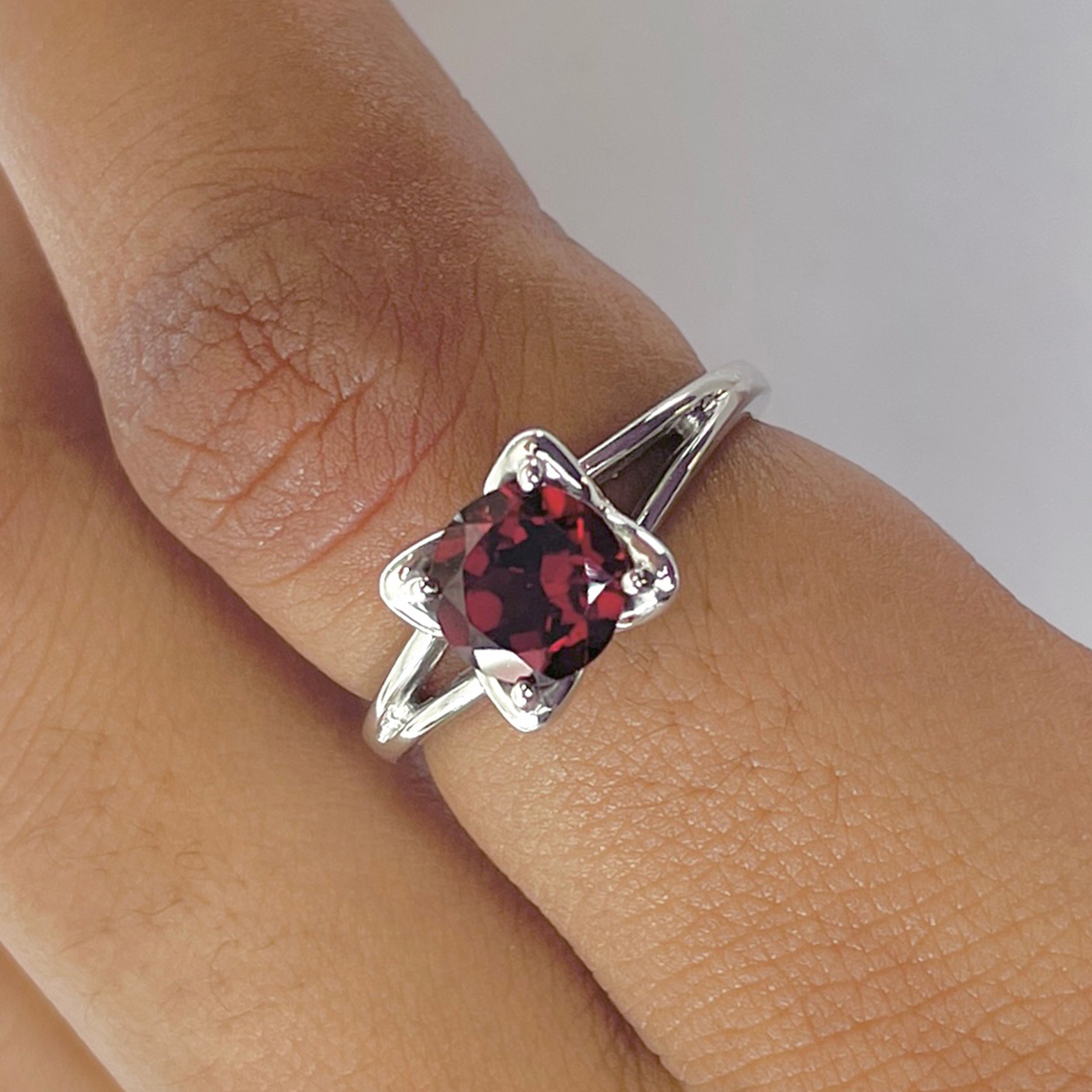 Garnet Ring-(GAR-RDR-19.)