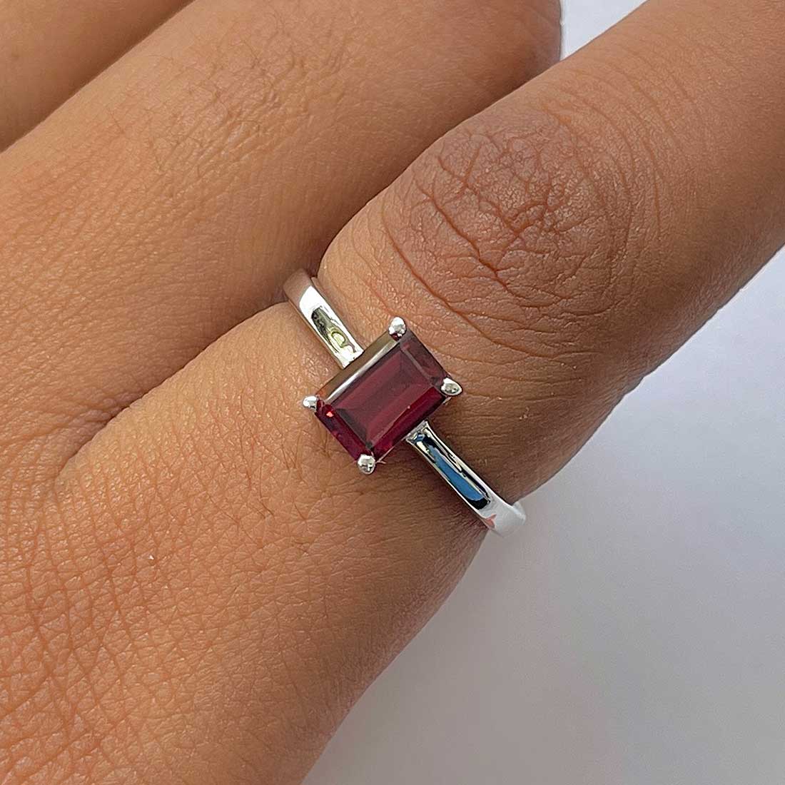 Garnet Ring-(GAR-RDR-241.)