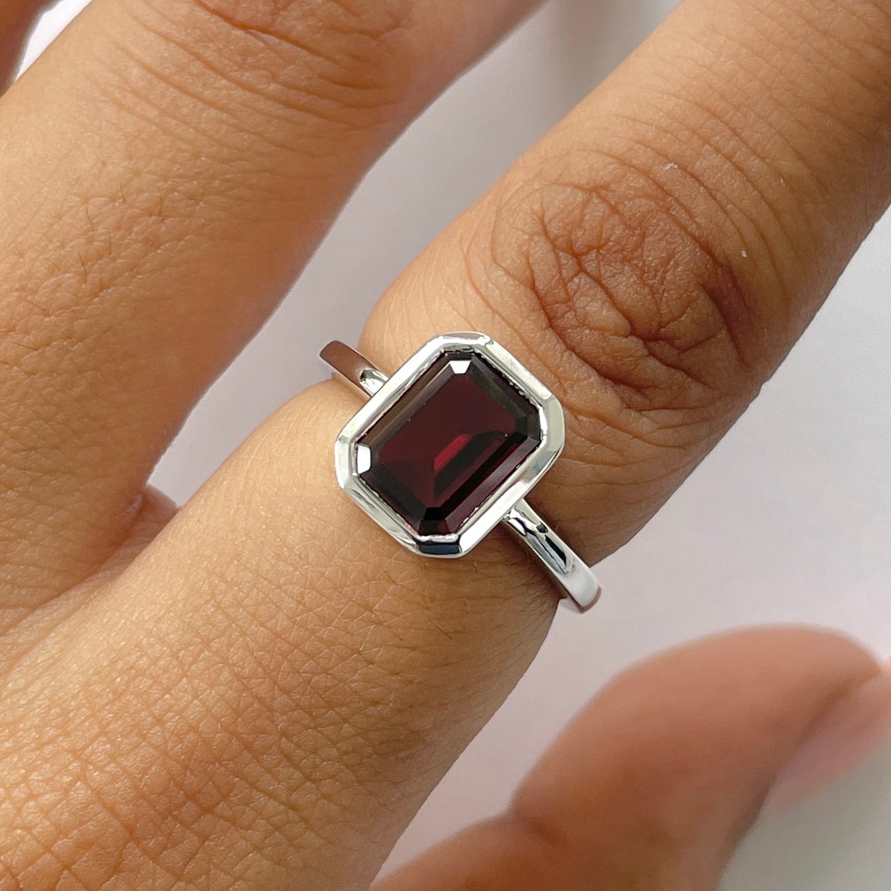 Garnet Ring-(GAR-RDR-250.)