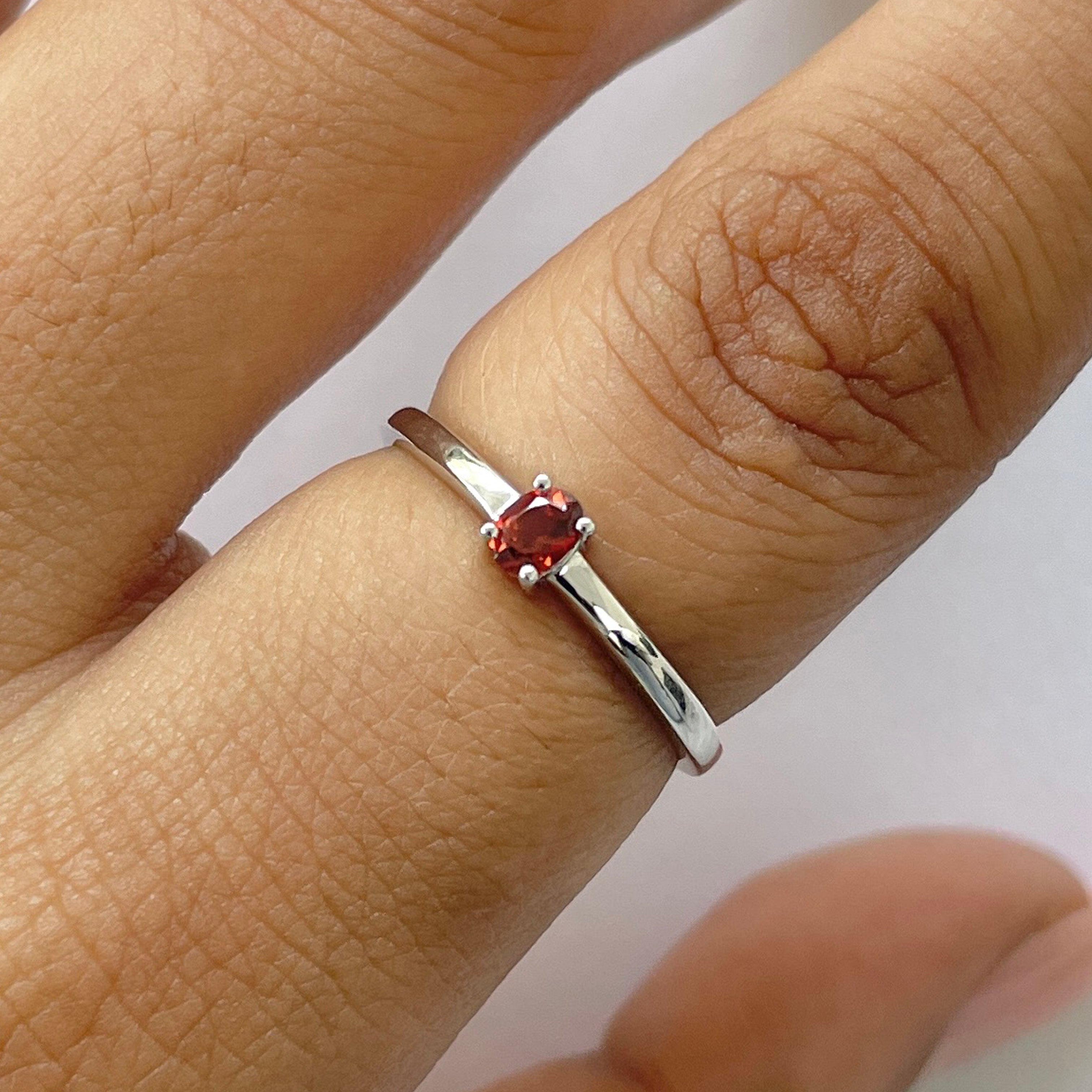 Garnet Ring-(GAR-RDR-2507.)