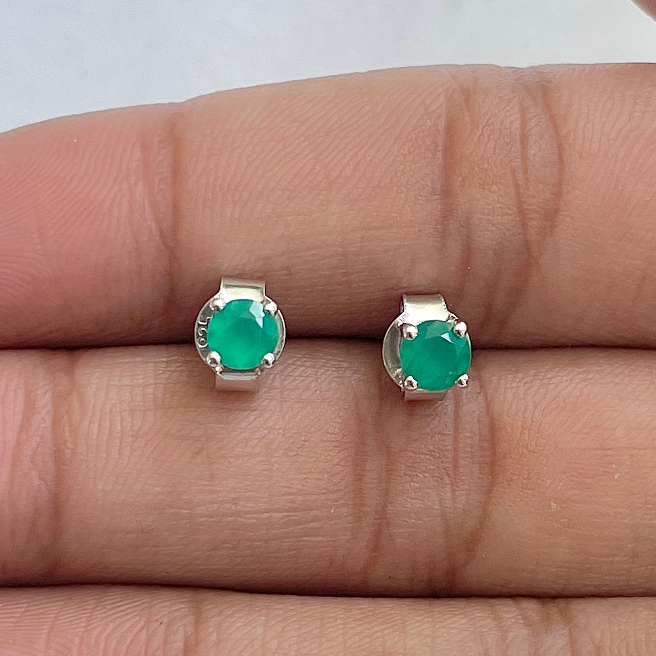 Green Onyx Stud Earring-(GRO-RDE-1023)