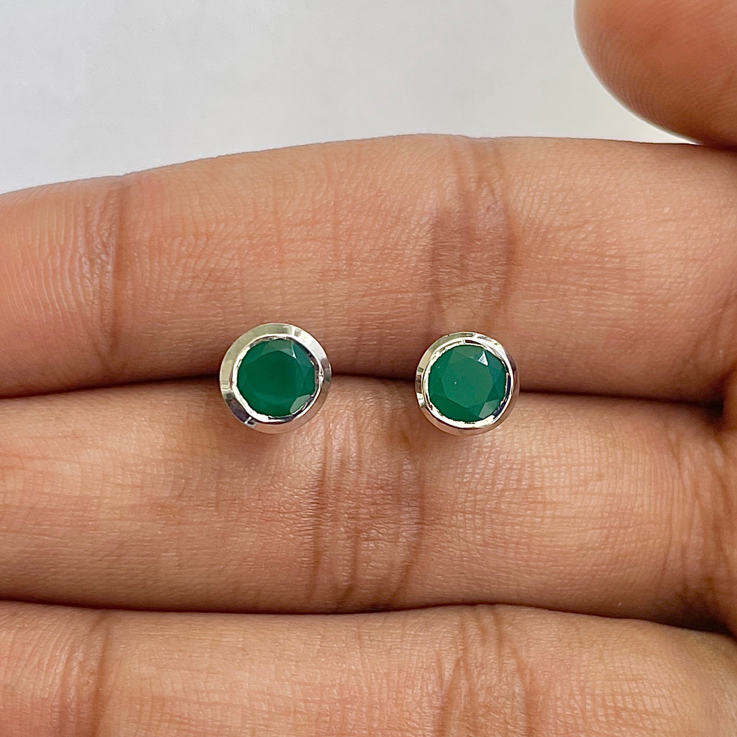 Green Onyx Stud Earring-(GRO-RDE-1426)