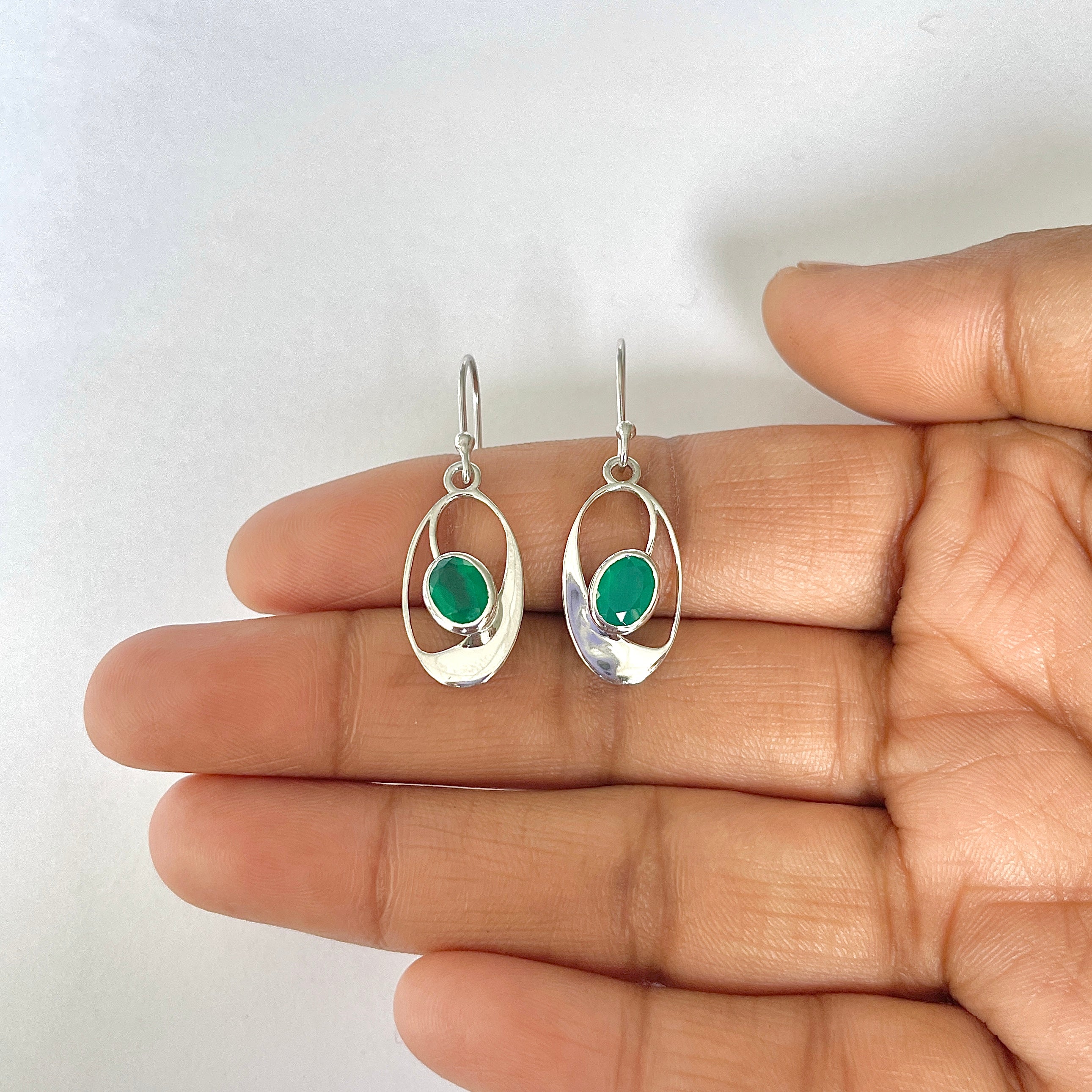 Green Onyx Earring-(GRO-RDE-272)