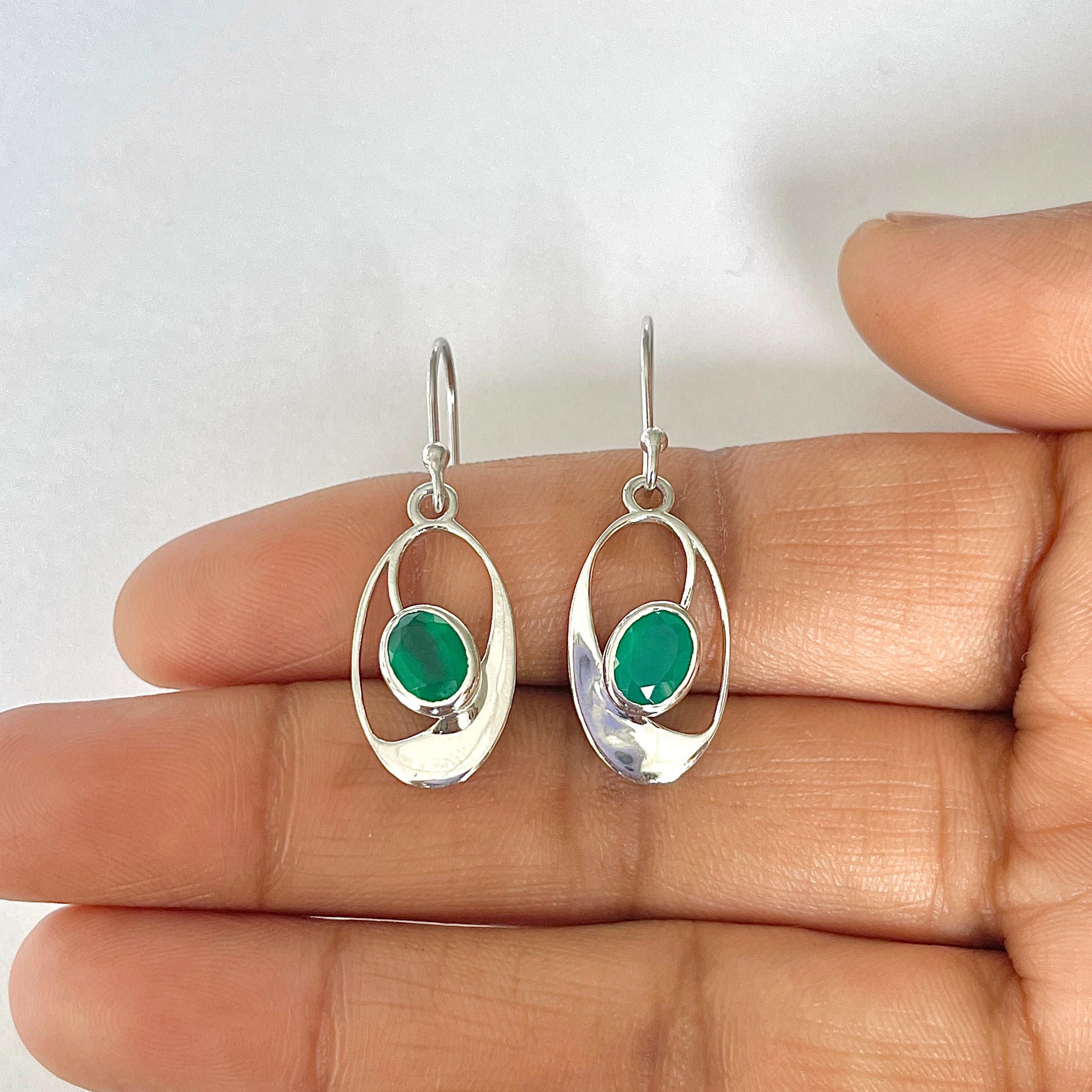 Green Onyx Earring-(GRO-RDE-272)