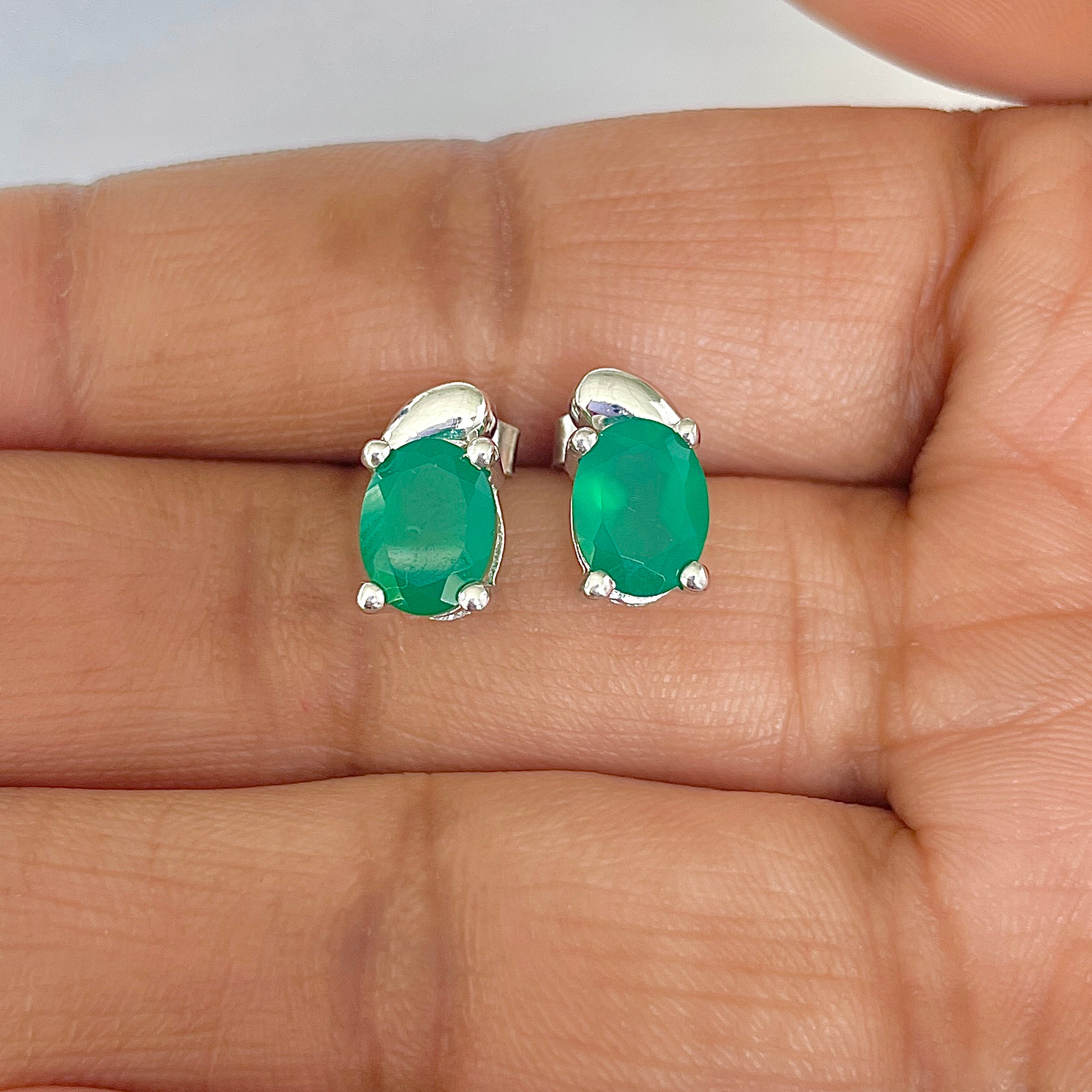 Green Onyx Stud Earring-(GRO-RDE-28)