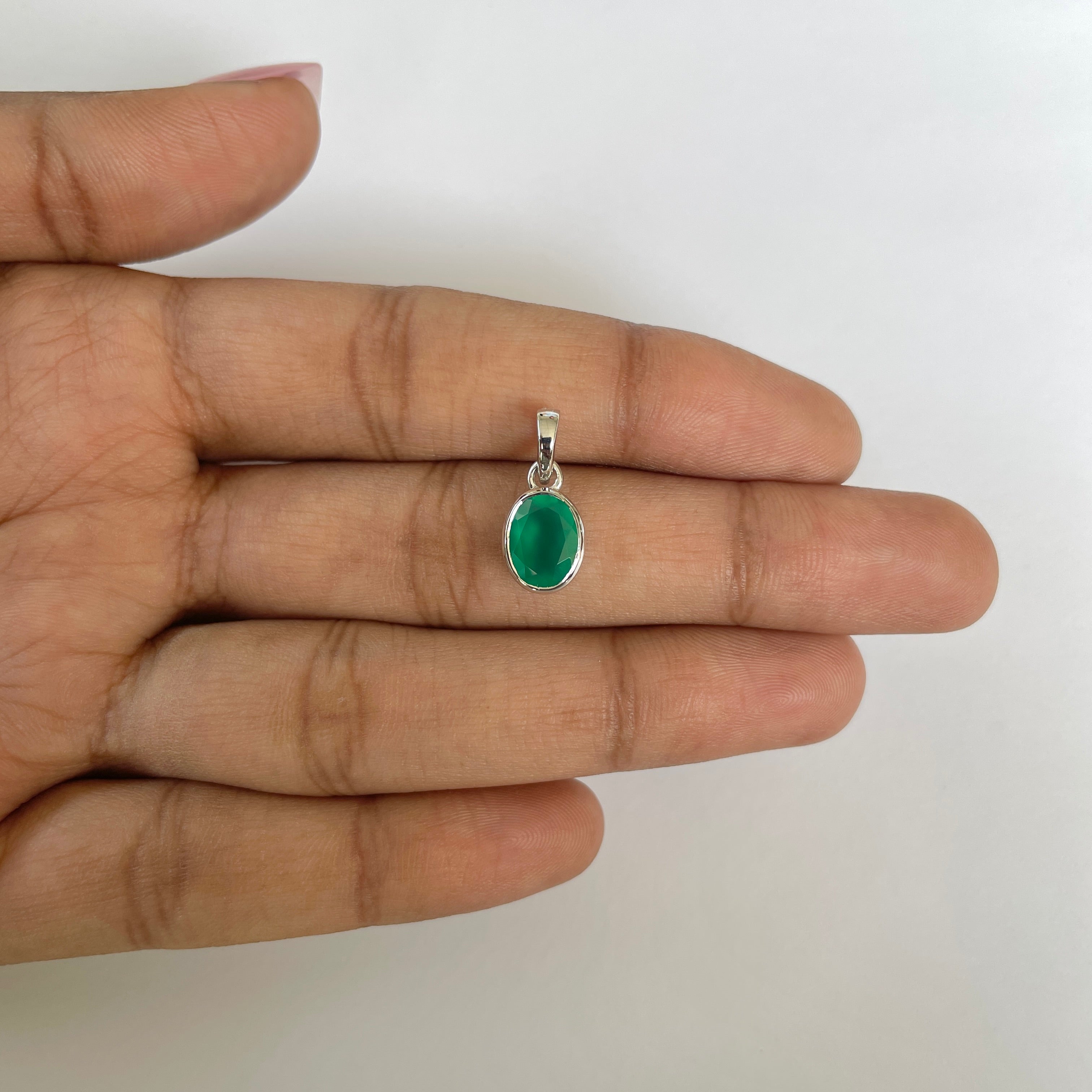 Green Onyx Pendant-(GRO-RDP-380)