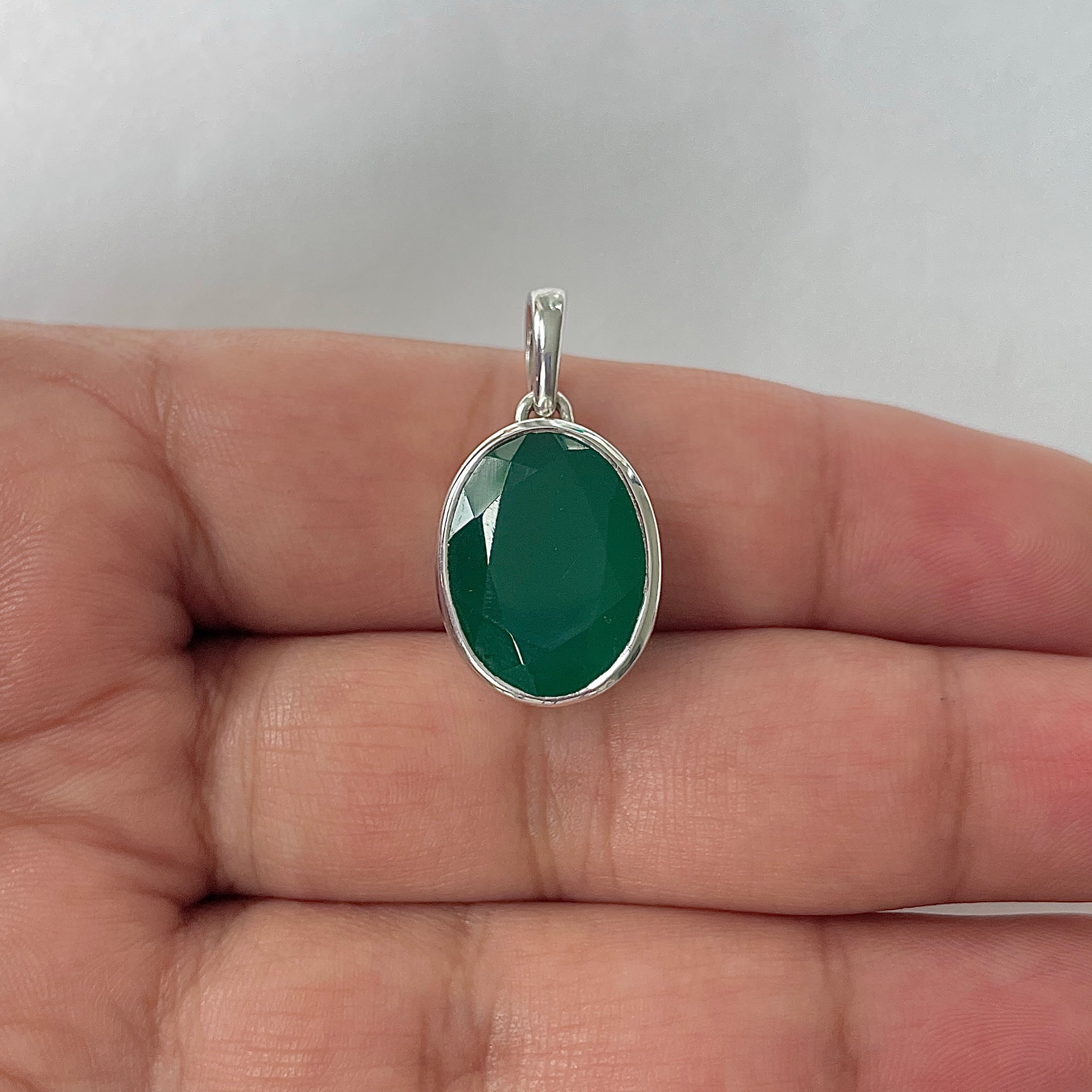 Green Onyx Pendant-(GRO-RDP-458)
