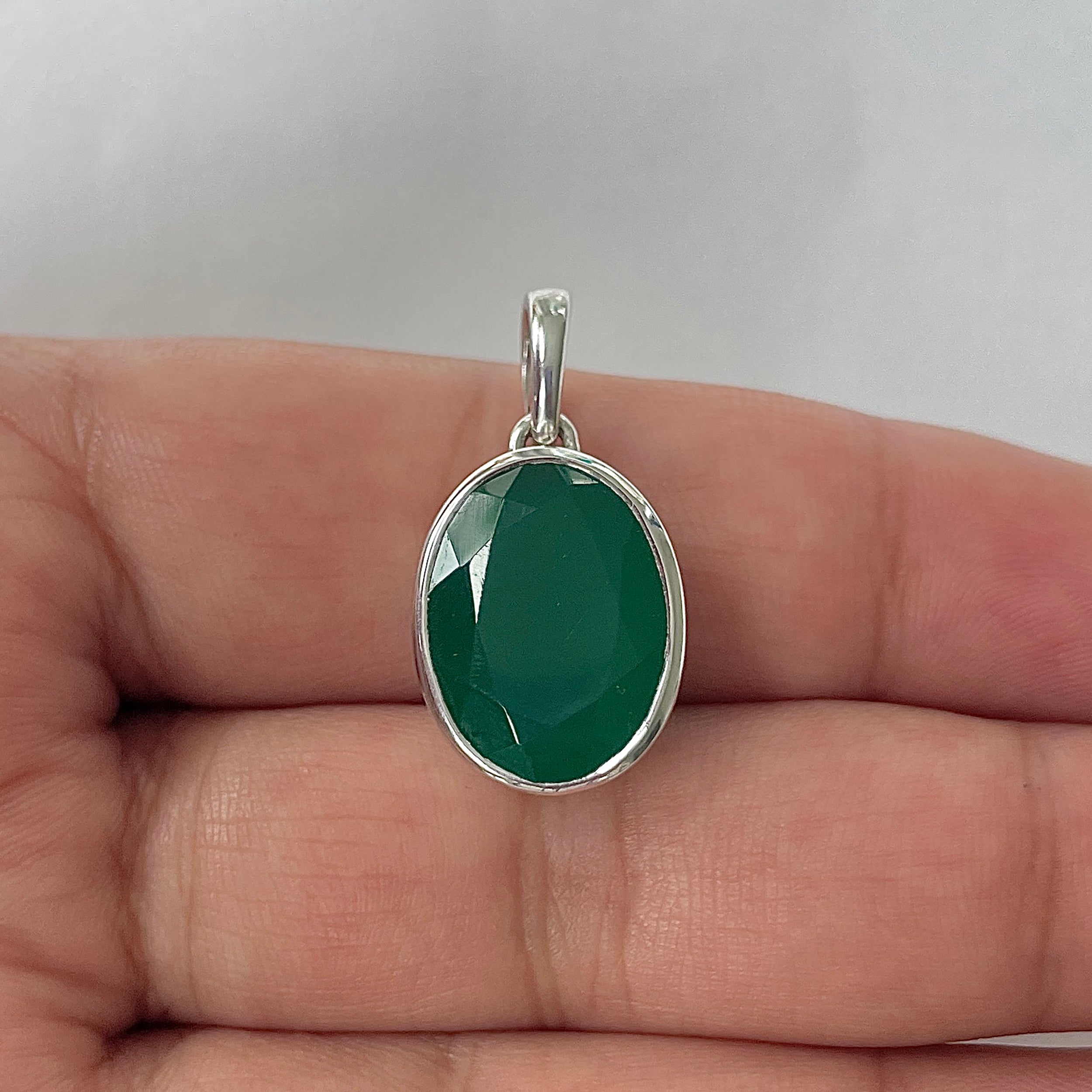Green Onyx Pendant-(GRO-RDP-458)