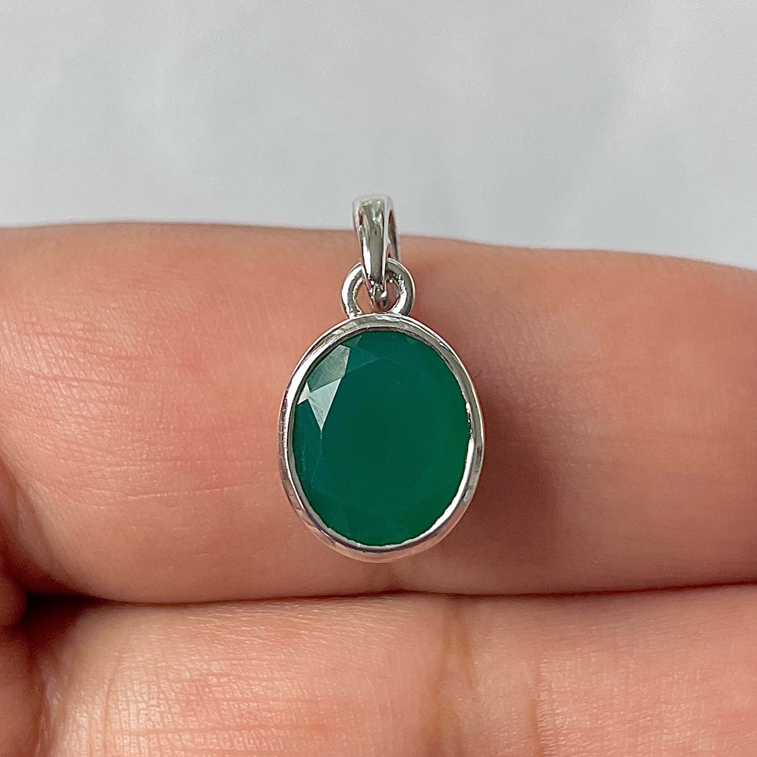 Green Onyx Pendant-(GRO-RDP-466)