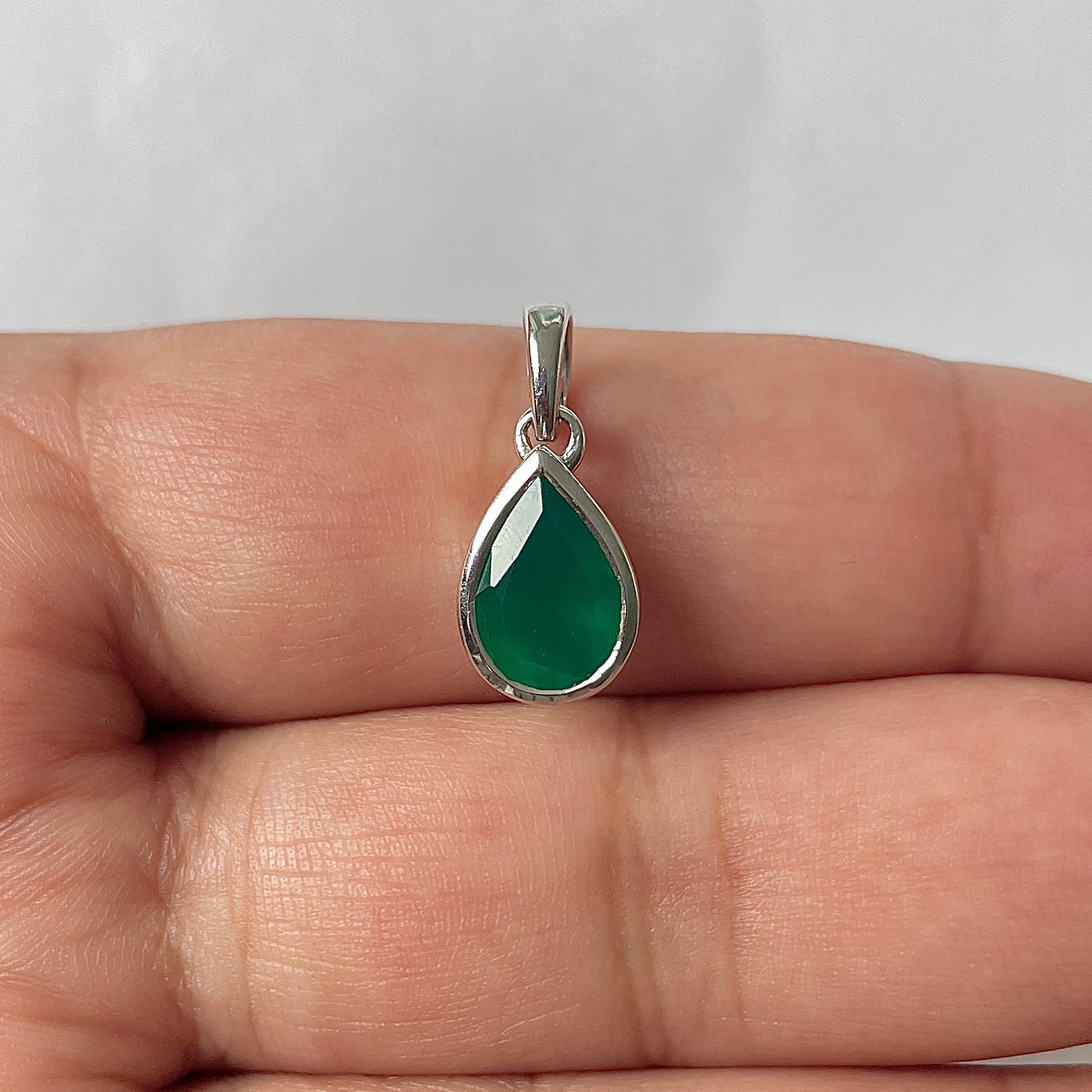Green Onyx Pendant-(GRO-RDP-468)