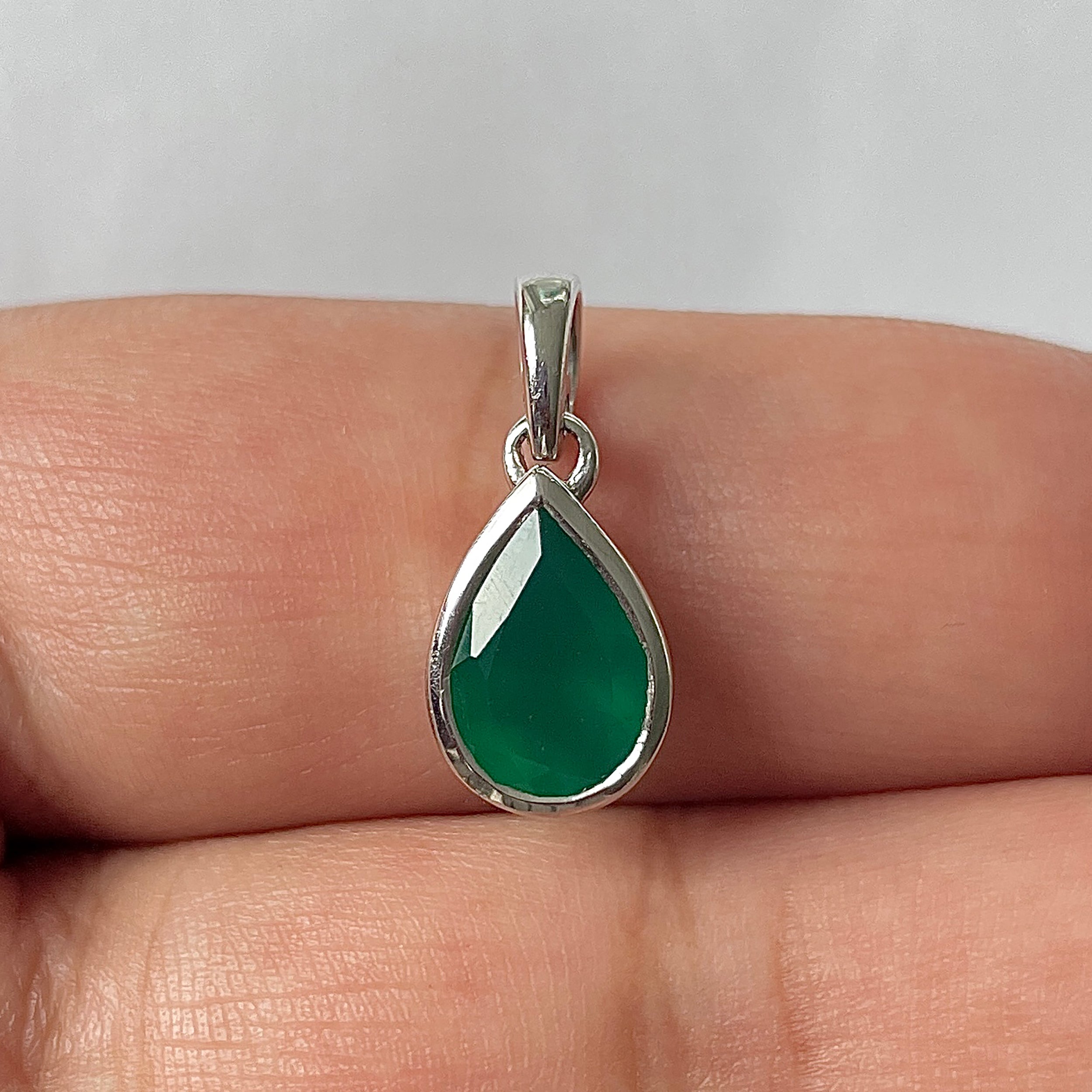 Green Onyx Pendant-(GRO-RDP-468)