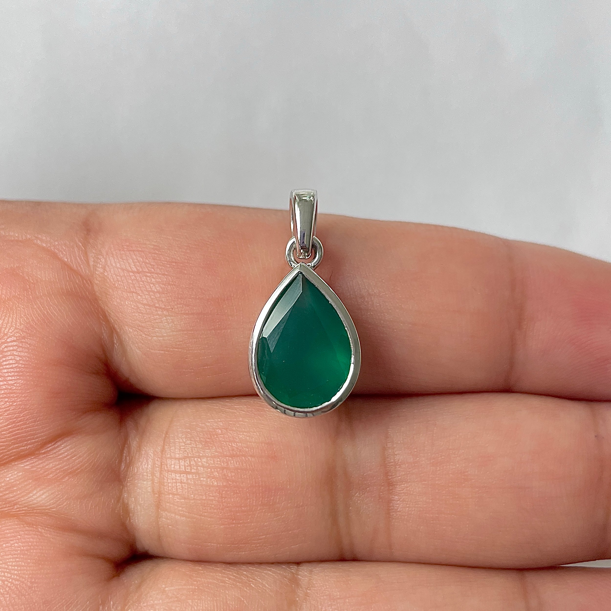 Green Onyx Pendant-(GRO-RDP-470)