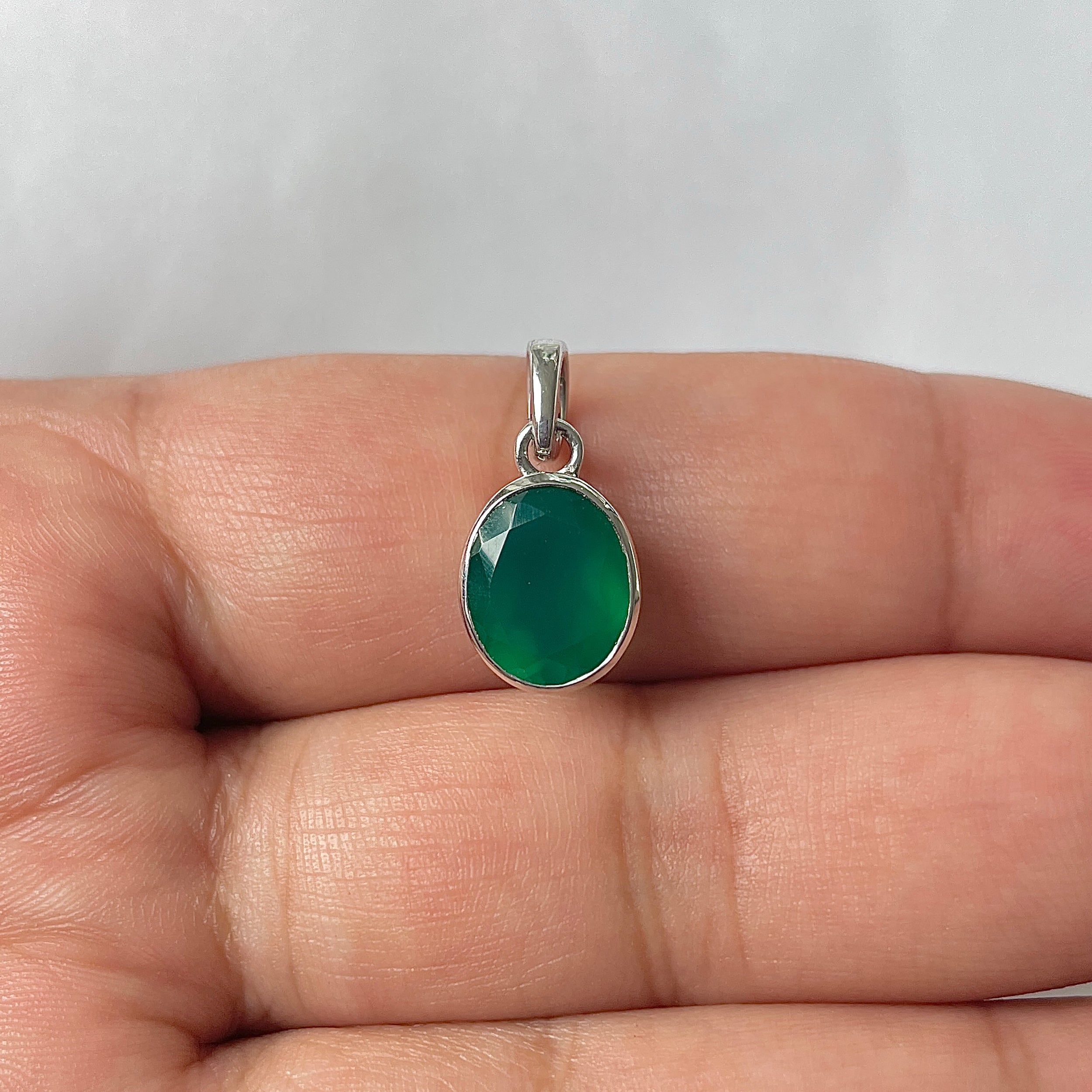 Green Onyx Pendant-(GRO-RDP-734)