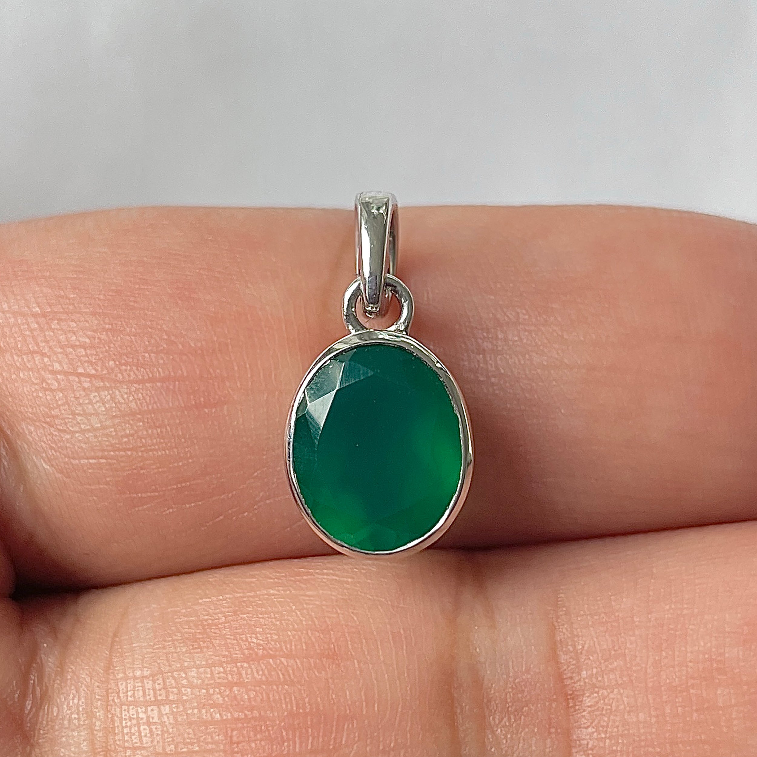 Green Onyx Pendant-(GRO-RDP-734)