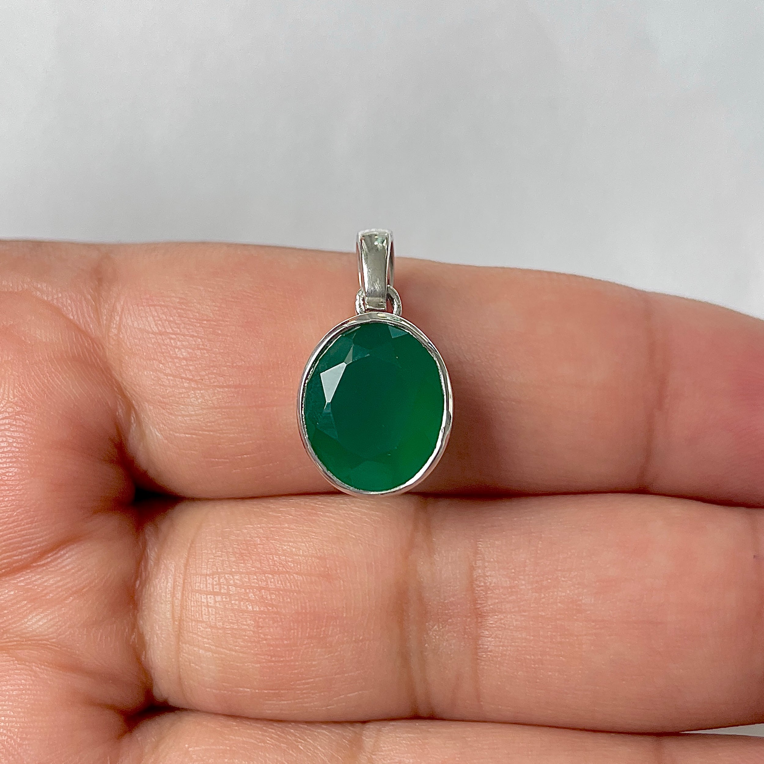 Green Onyx Pendant-(GRO-RDP-793)