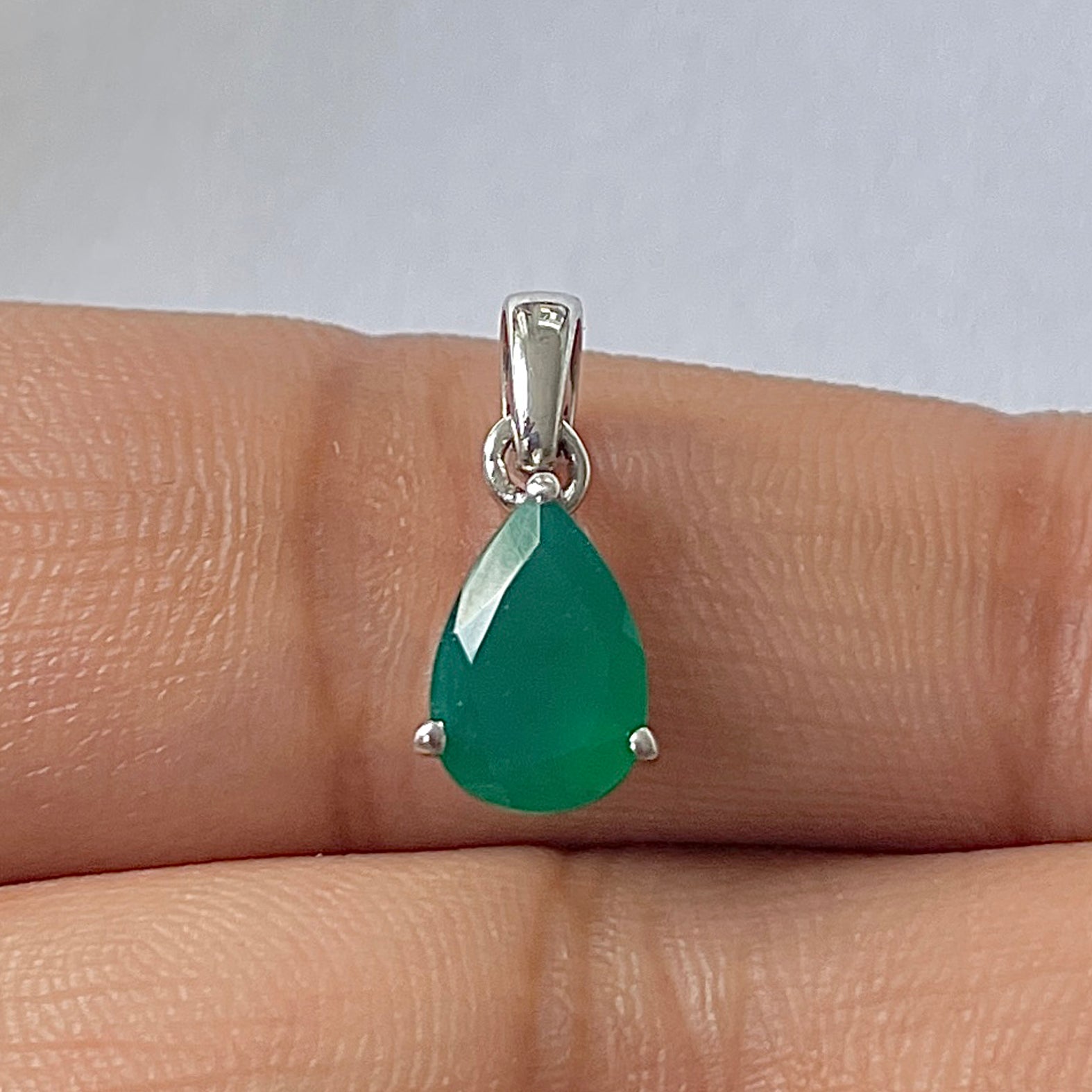 Green Onyx Pendant-(GRO-RDP-917)