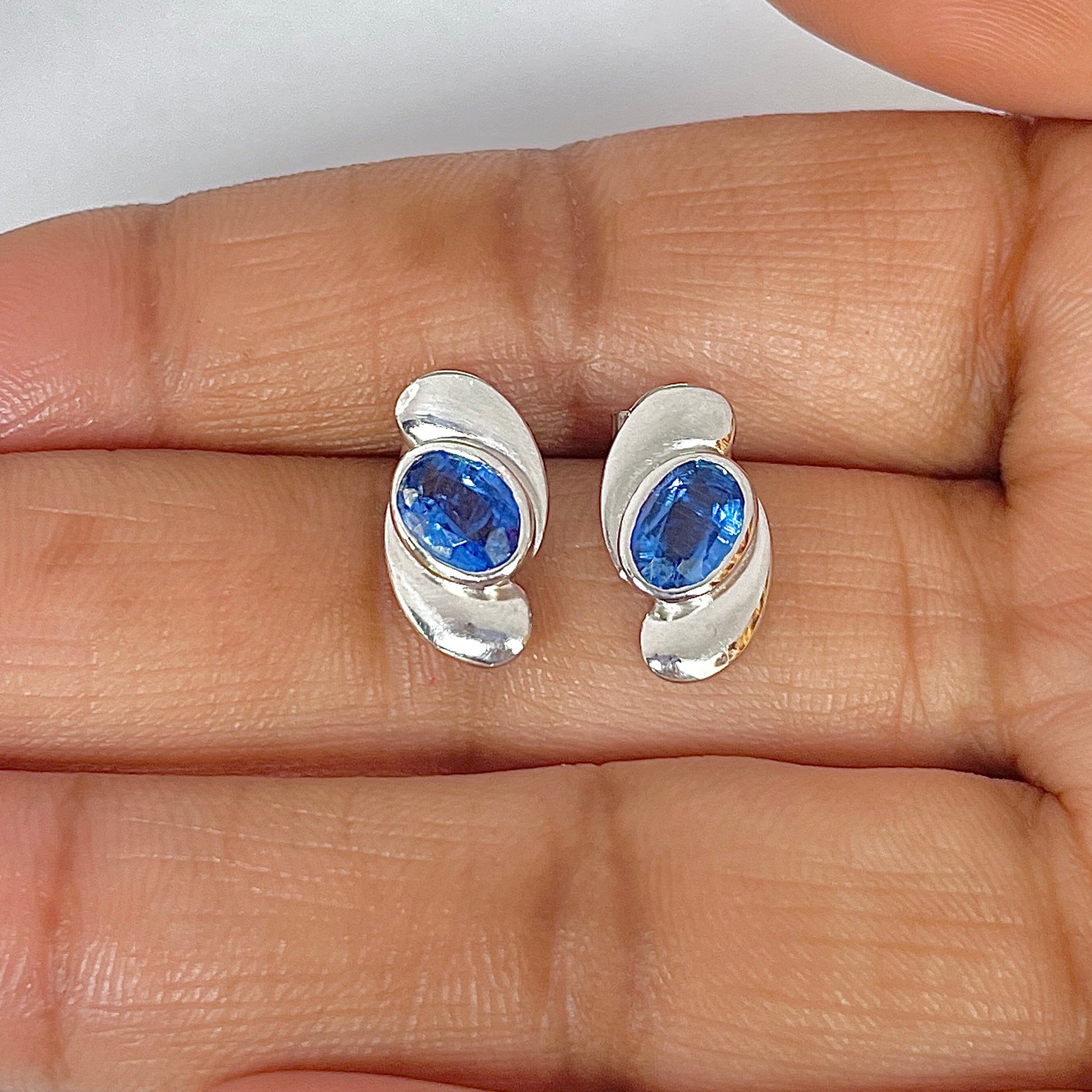 Kyanite Stud Earring-(KYN-RDE-15-B)