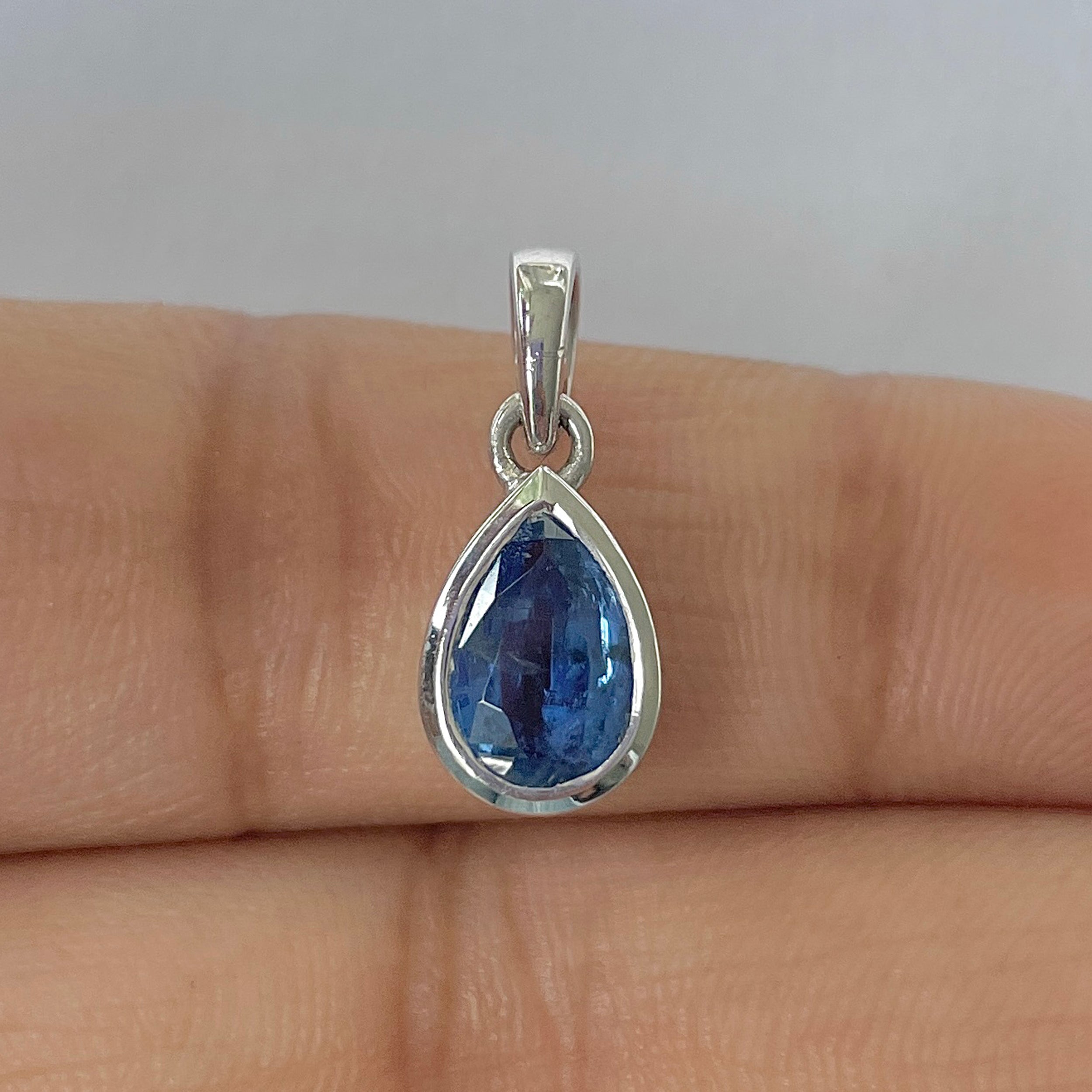Kyanite Pendant-(KYN-RDP-956-B)