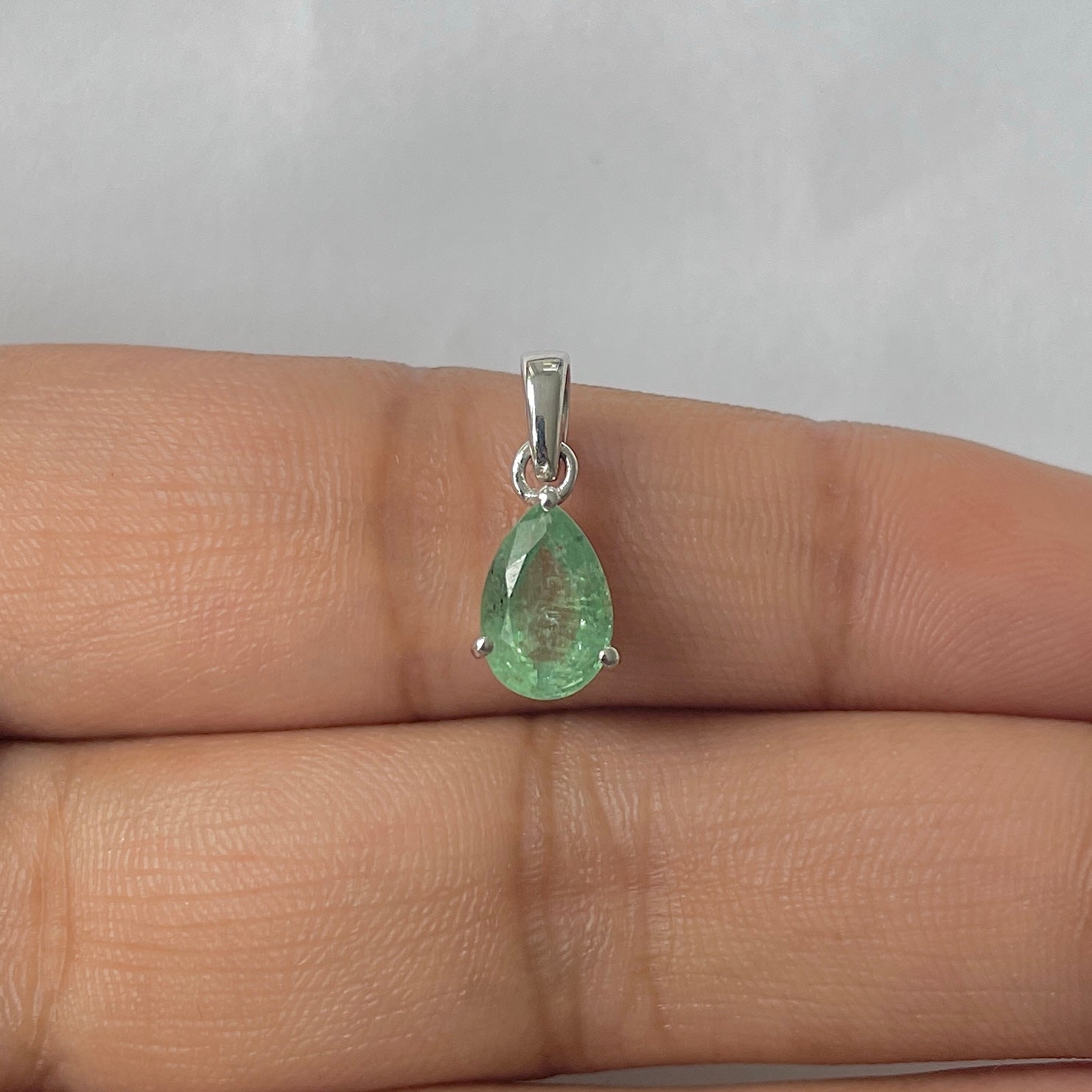 Kyanite Green Pendant-(KYN-RDP-917-G)