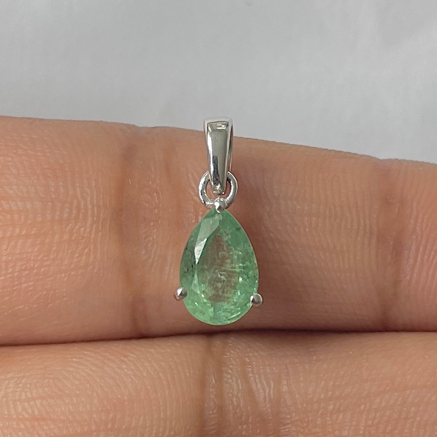 Kyanite Green Pendant-(KYN-RDP-917-G)