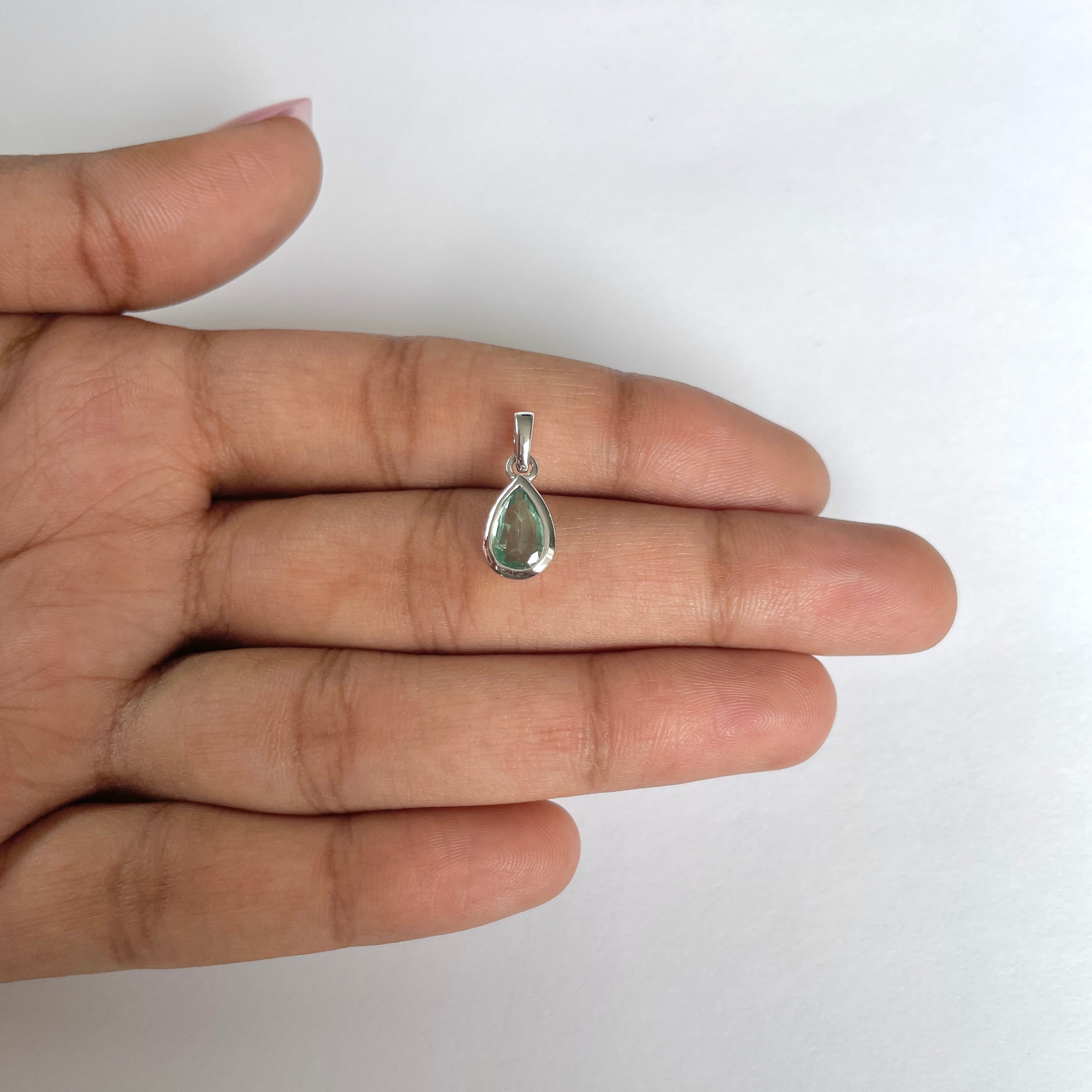 Kyanite Green Pendant-(KYN-RDP-956-G)