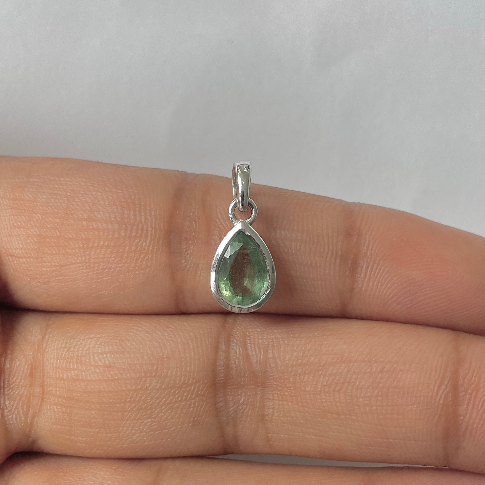 Kyanite Green Pendant-(KYN-RDP-956-G)