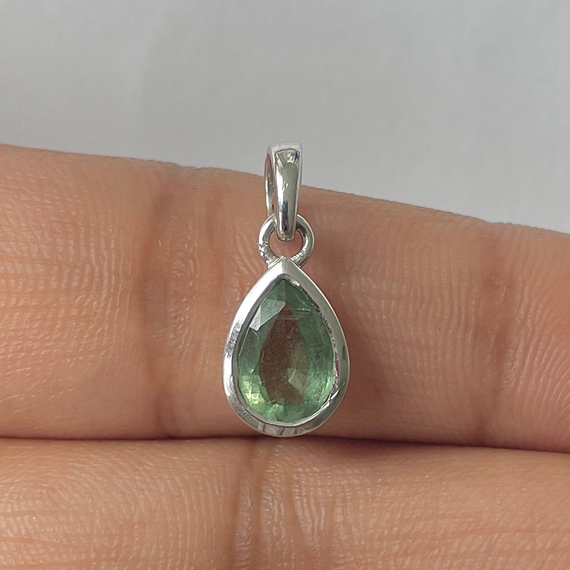 Kyanite Green Pendant-(KYN-RDP-956-G)