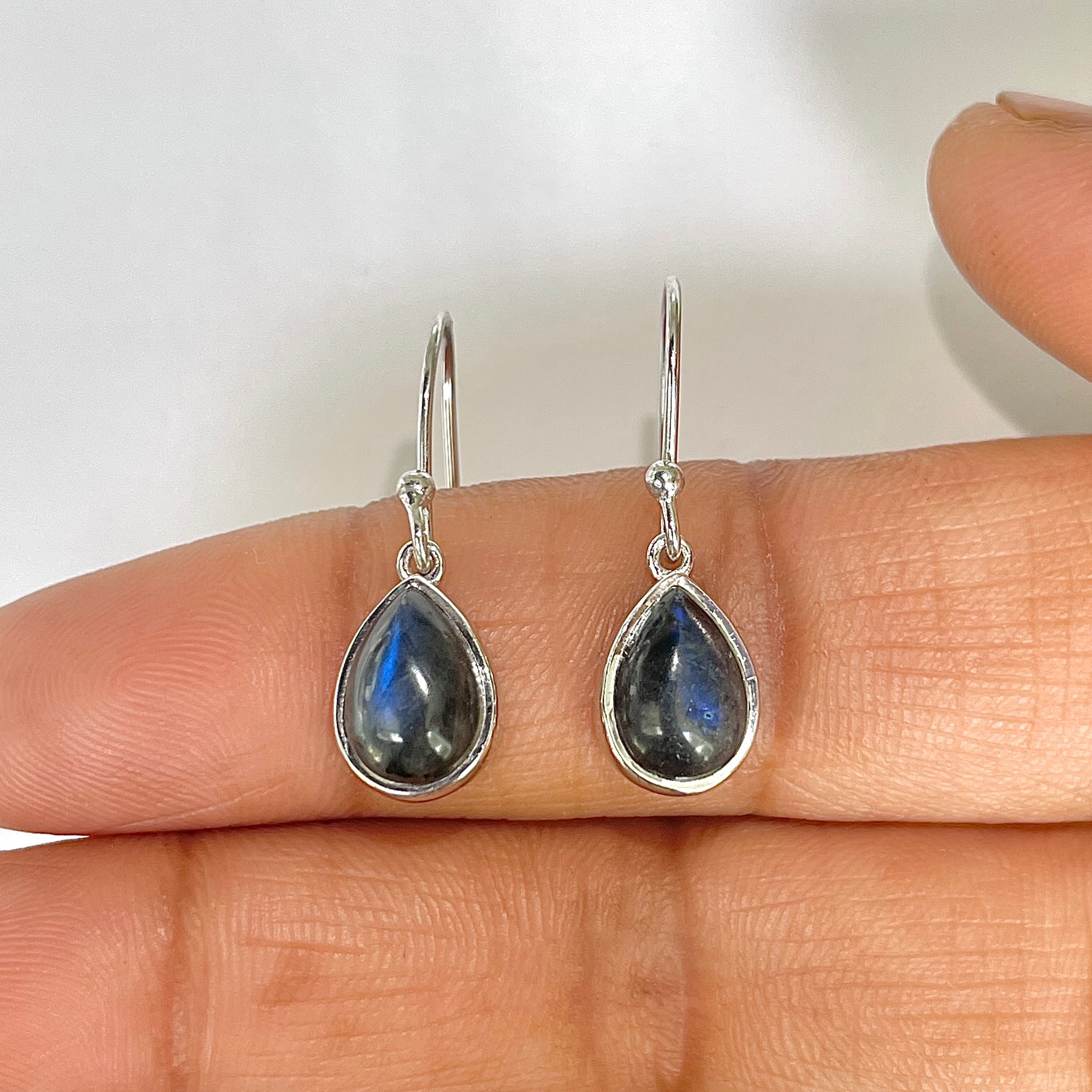 Labradorite Earring-(LBD-RDE-558)