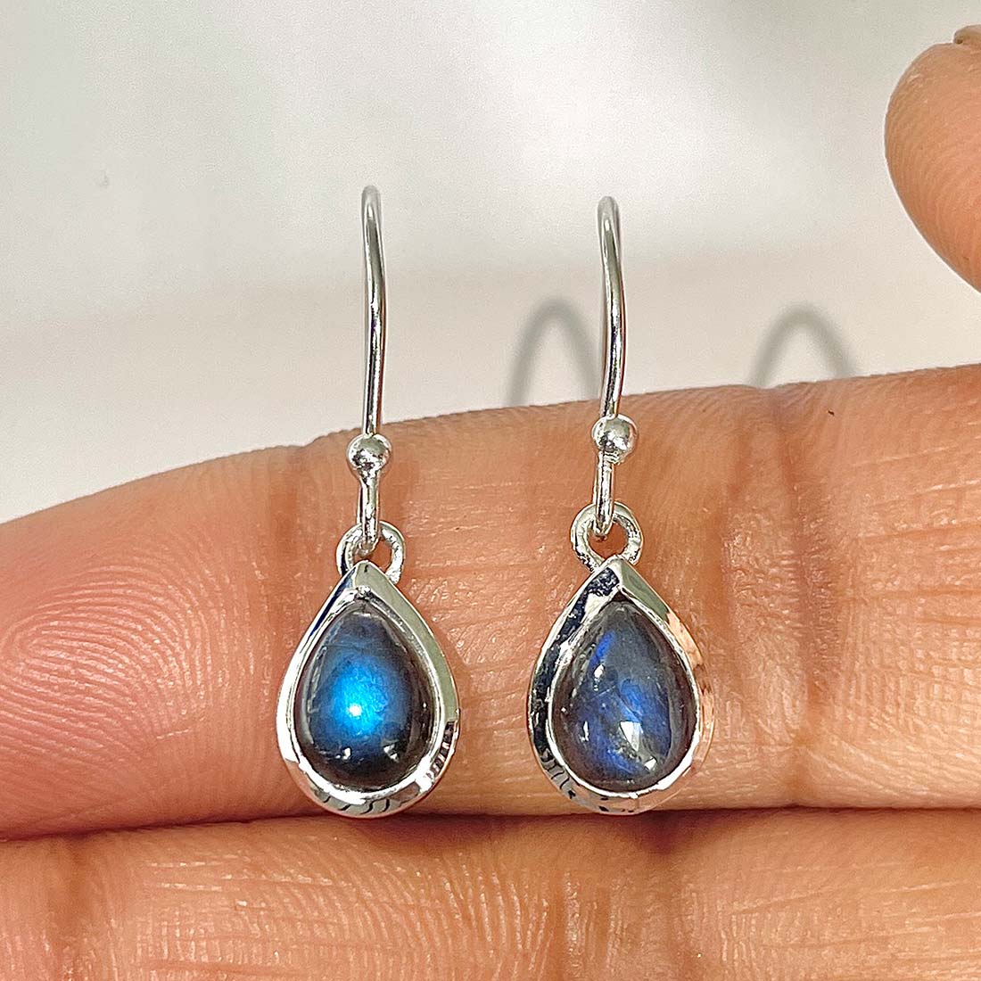 Labradorite Earring-(LBD-RDE-999)