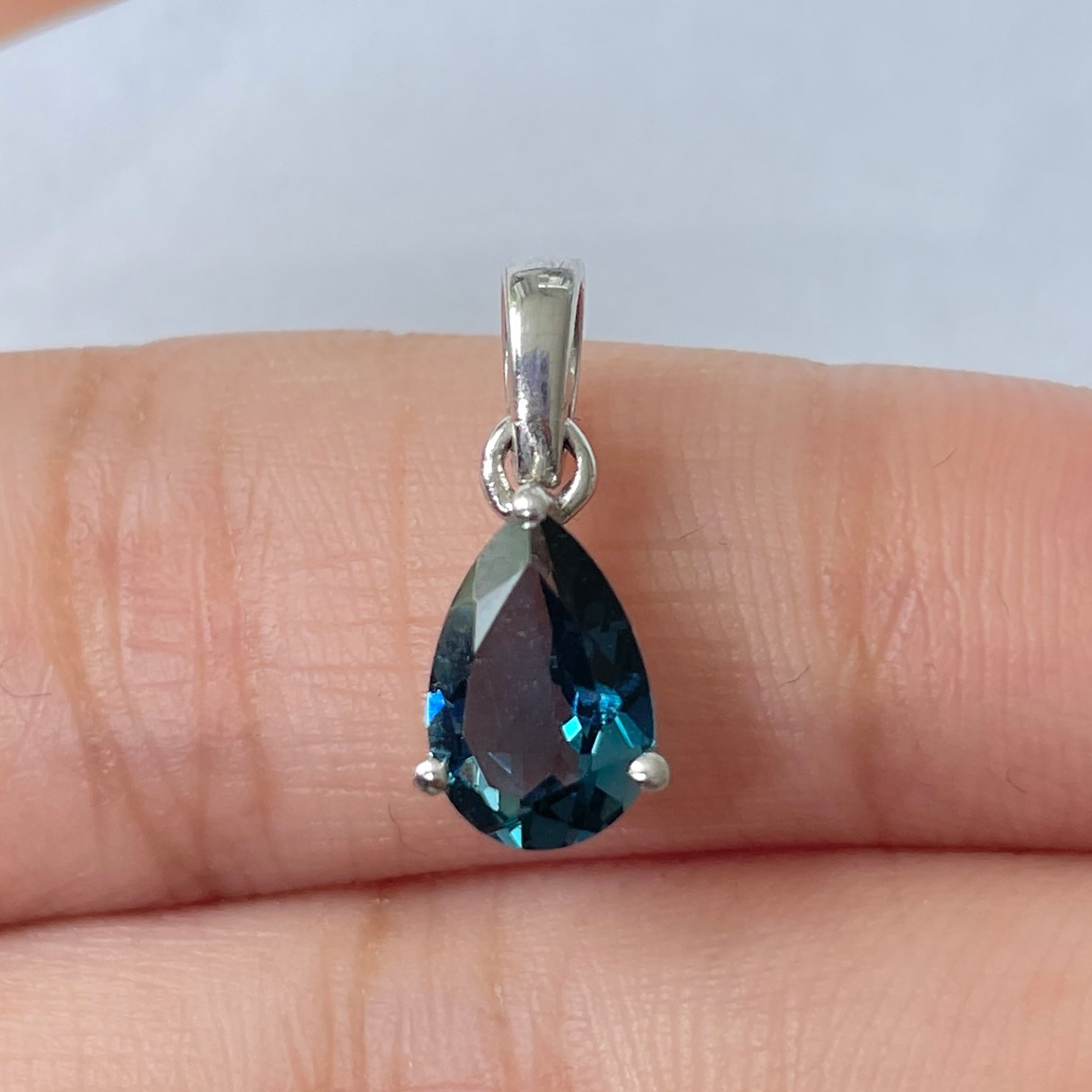 London Blue Topaz Pendant-(LBTZ-RDP-917)